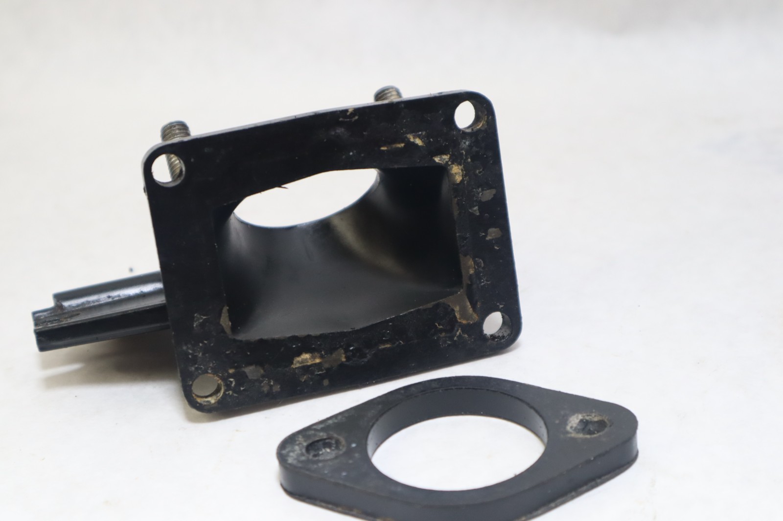 OEM 1986 86 87 KAWASAKI JS 300 CARB CARBURETOR INTAKE MANIFOLD S124-30 - Image 9