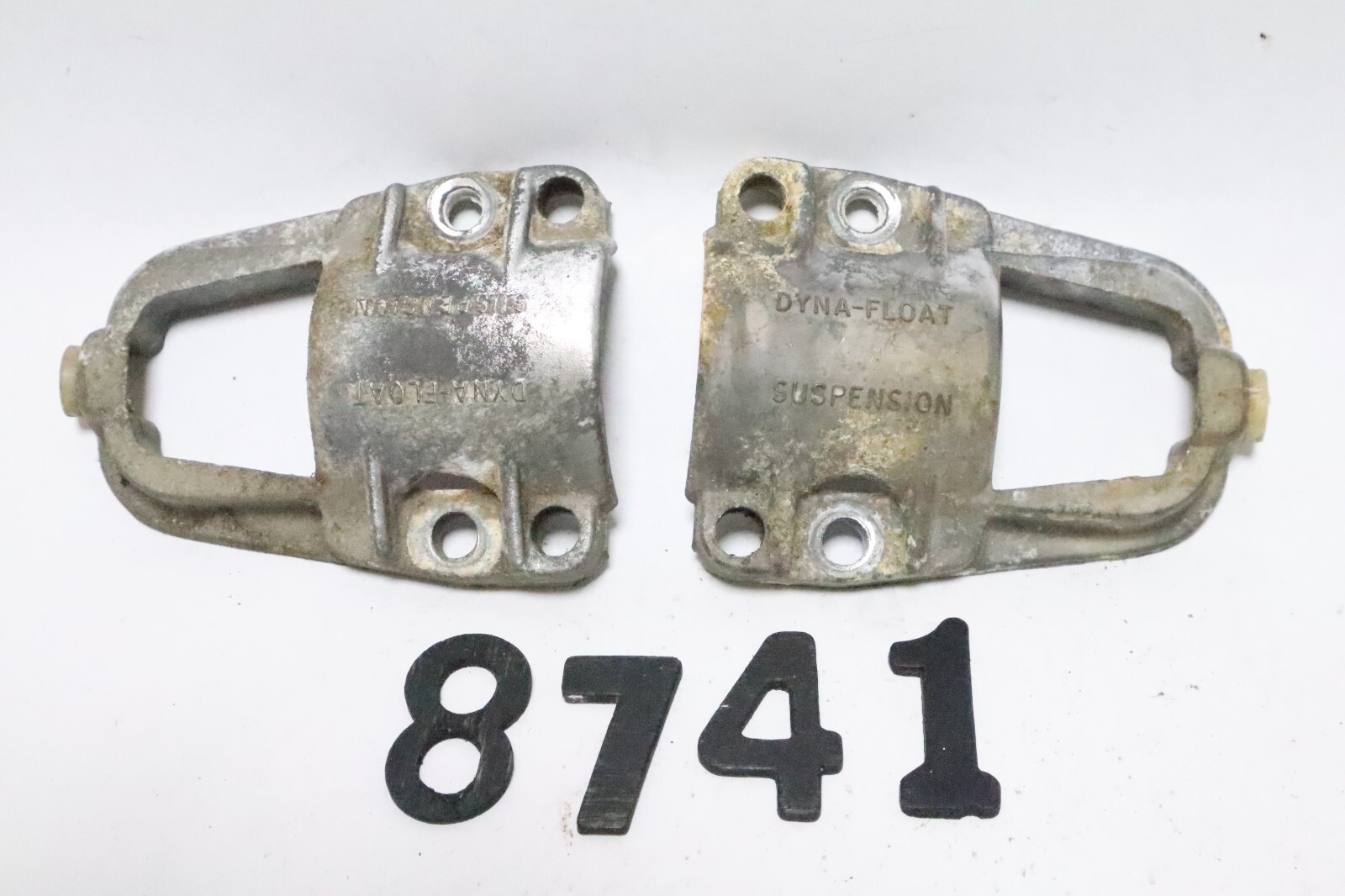 35608 Mercury 1976 85hp 4cylinder outboard clamp covers - Image 2