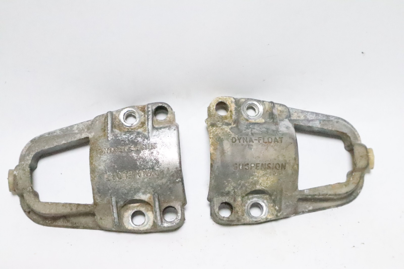 35608 Mercury 1976 85hp 4cylinder outboard clamp covers - Image 3
