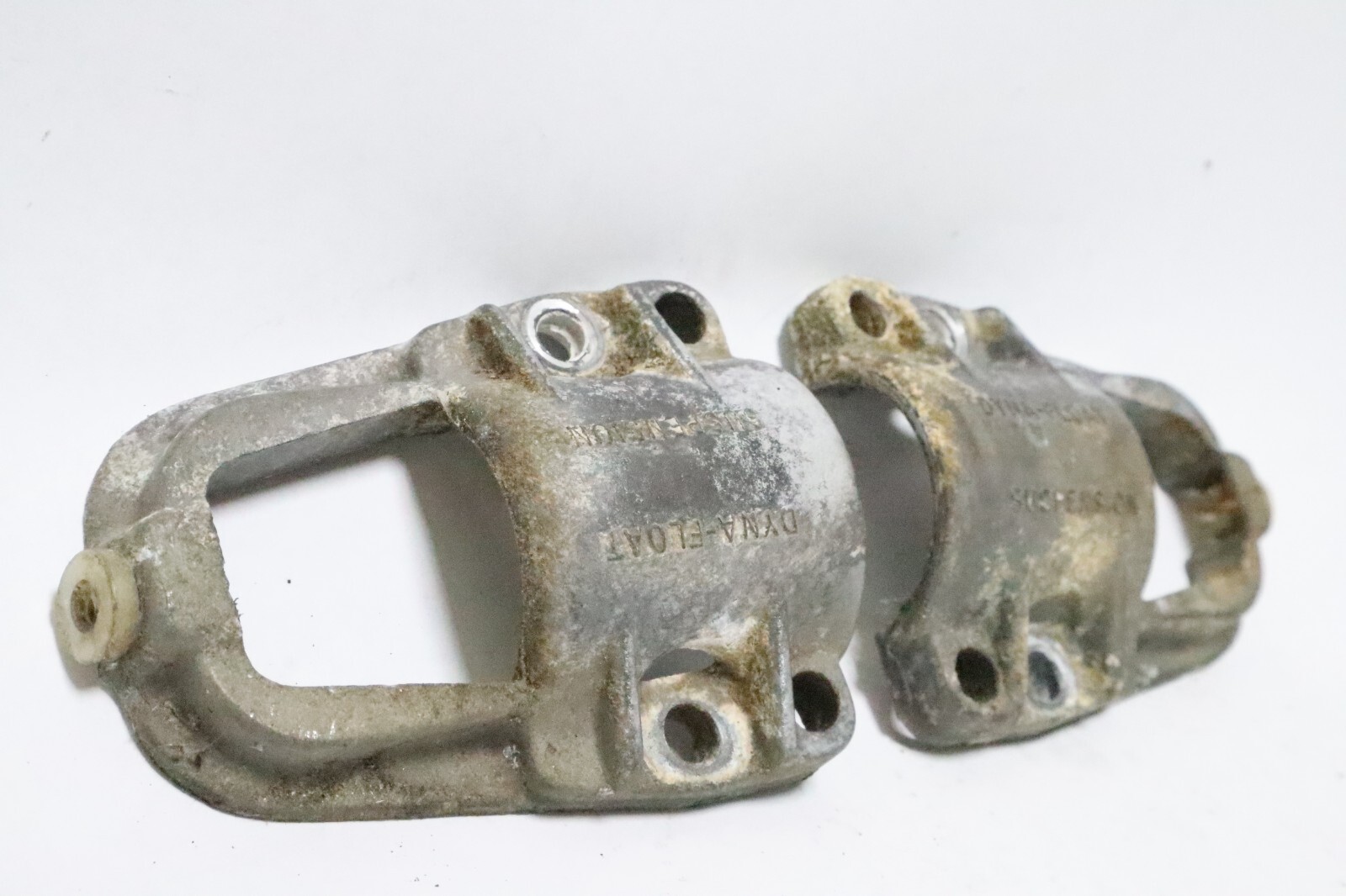 35608 Mercury 1976 85hp 4cylinder outboard clamp covers - Image 4