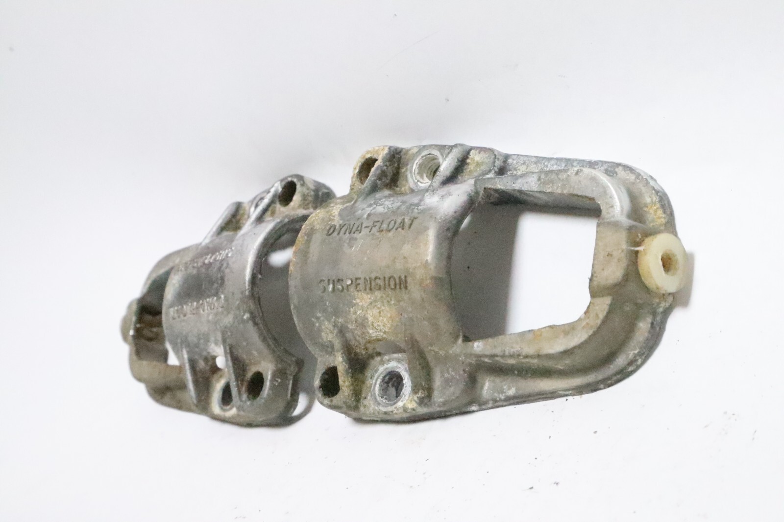 35608 Mercury 1976 85hp 4cylinder outboard clamp covers - Image 5
