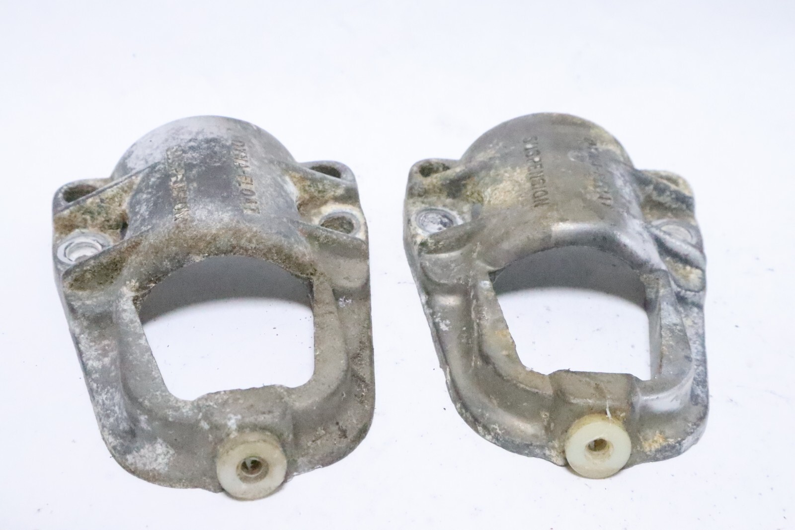 35608 Mercury 1976 85hp 4cylinder outboard clamp covers - Image 6