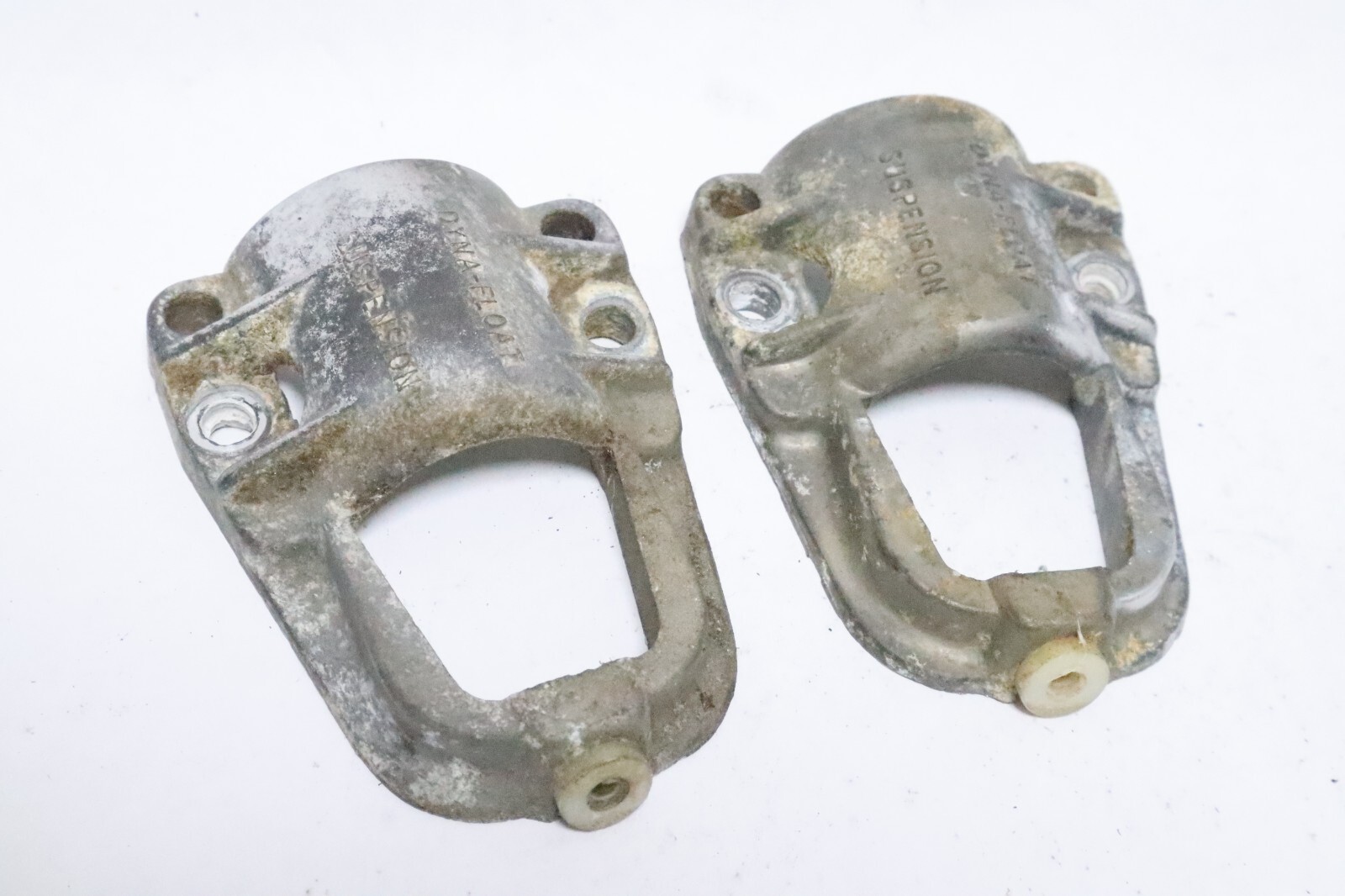 35608 Mercury 1976 85hp 4cylinder outboard clamp covers - Image 7