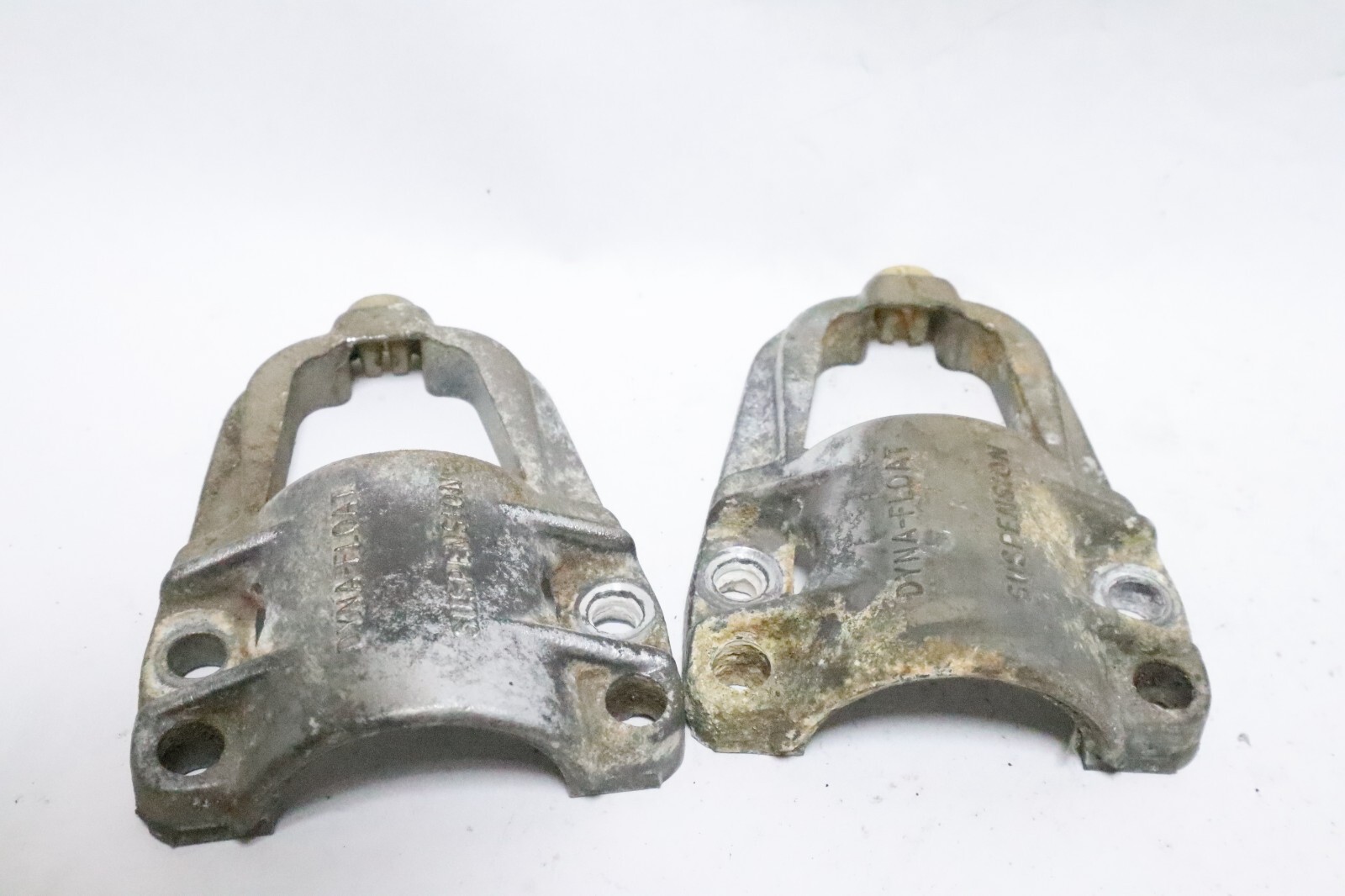 35608 Mercury 1976 85hp 4cylinder outboard clamp covers - Image 8