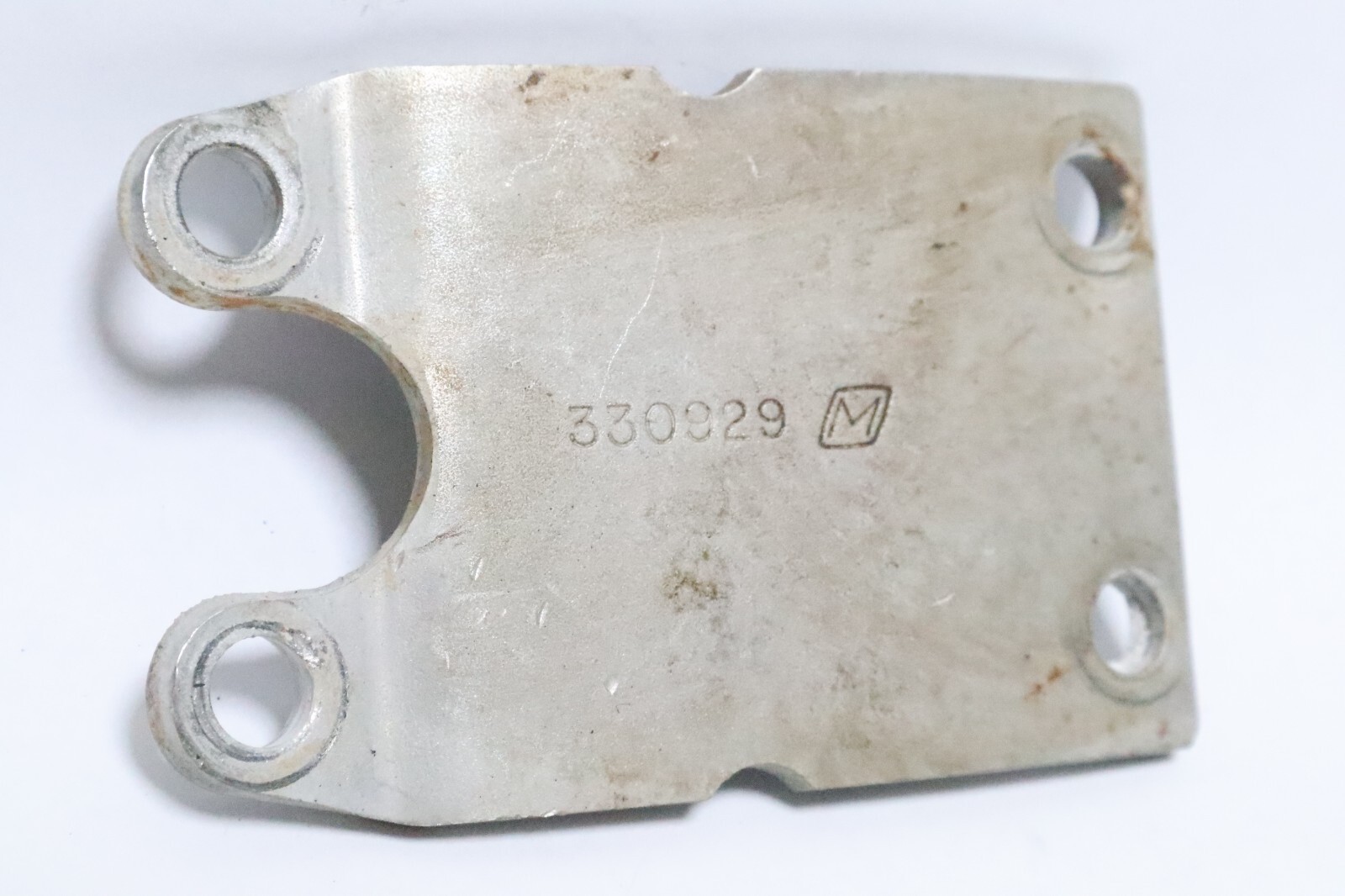EVINRUDE/JOHNSON #330929 UPPER MOUNT PLATE - Image 3