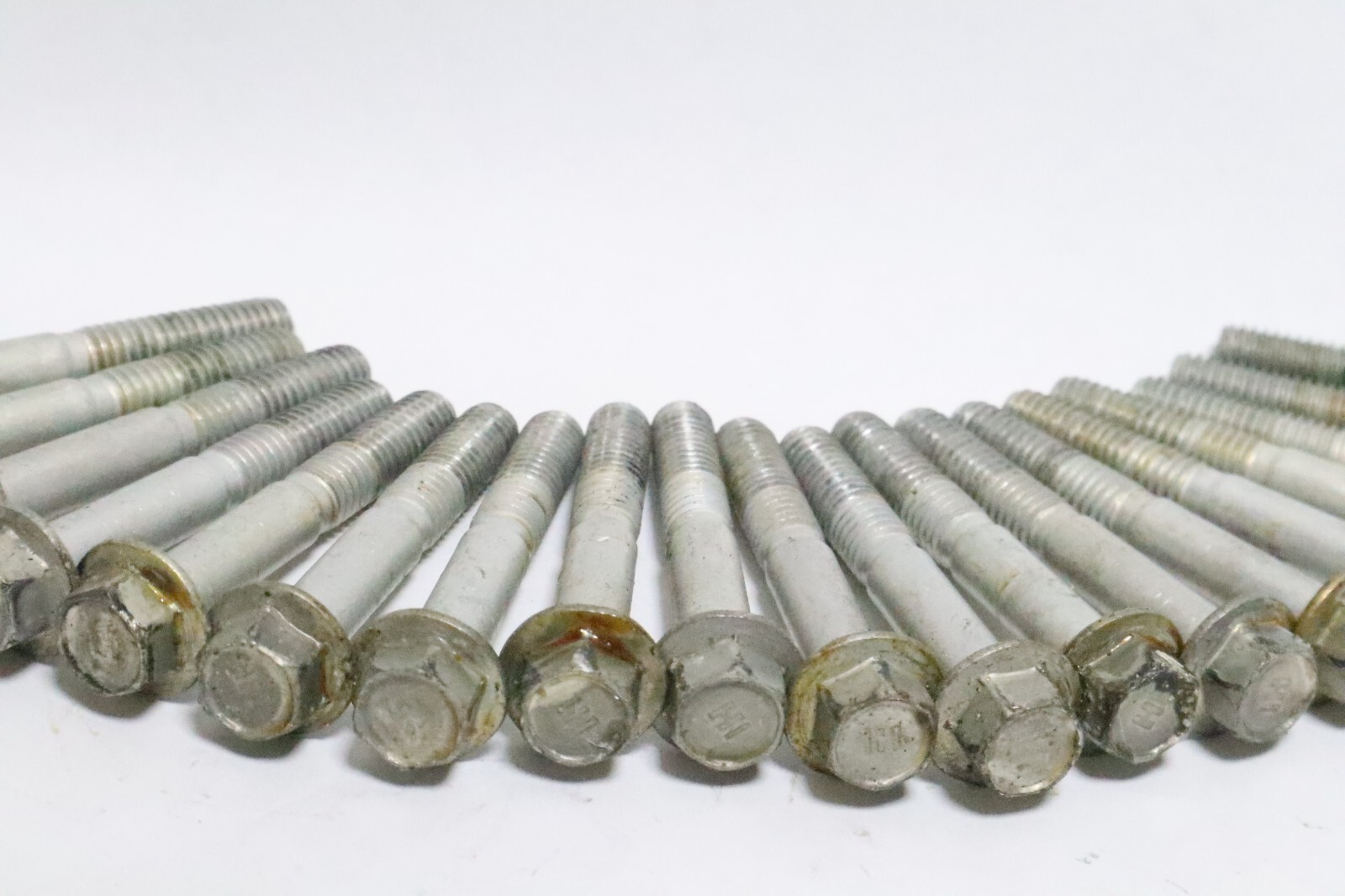 EVINRUDE ETEC CYLINDER HEAD BOLTS '' lots of 19 ''0351081 , 351081 , 0361609 - Image 5