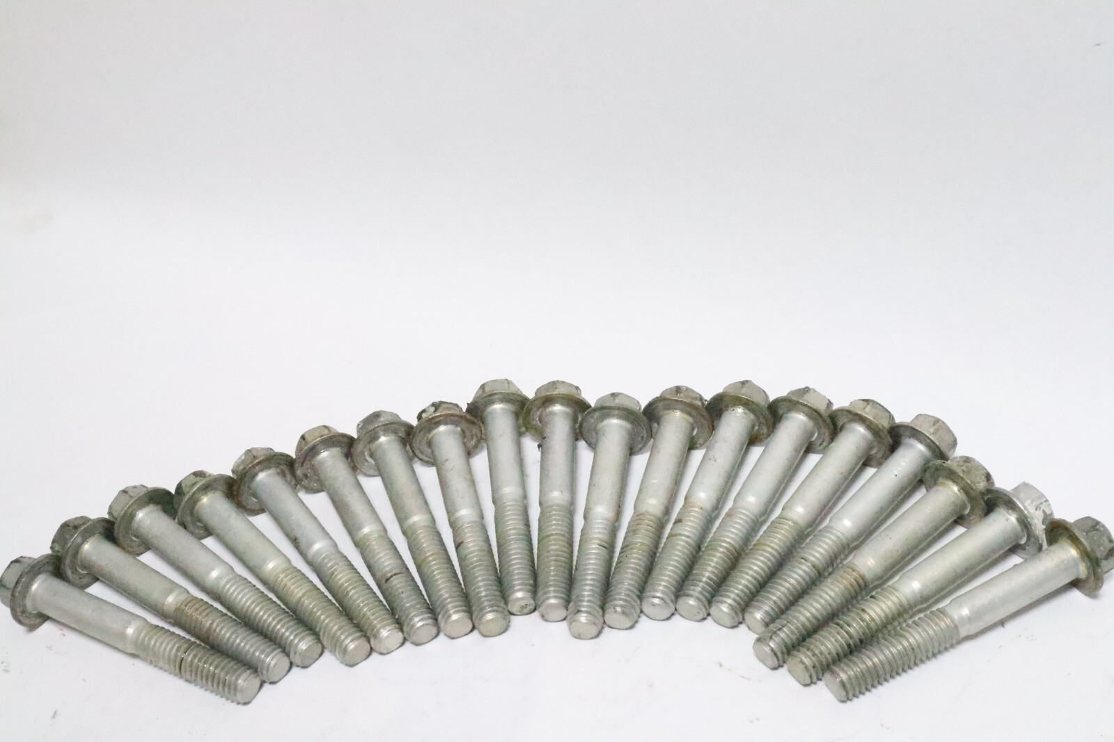EVINRUDE ETEC CYLINDER HEAD BOLTS '' lots of 19 ''0351081 , 351081 , 0361609 - Image 10