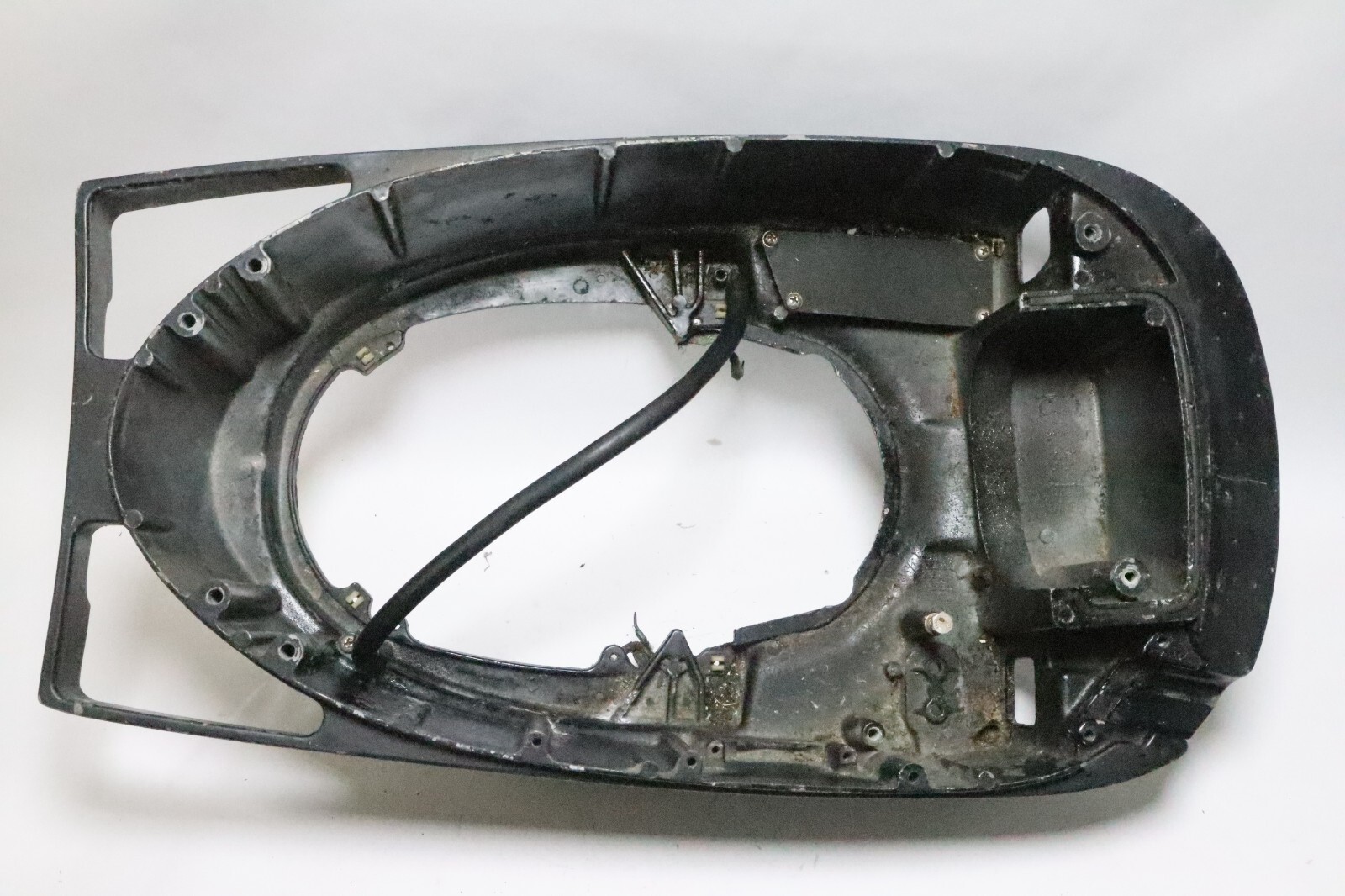 2158-7636 2158-7638 Mercury 80hp 4 Cylinder 2 Stroke Lower Cowling - Image 3