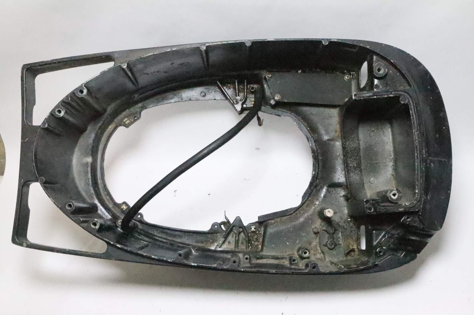 2158-7636 2158-7638 Mercury 80hp 4 Cylinder 2 Stroke Lower Cowling - Image 4