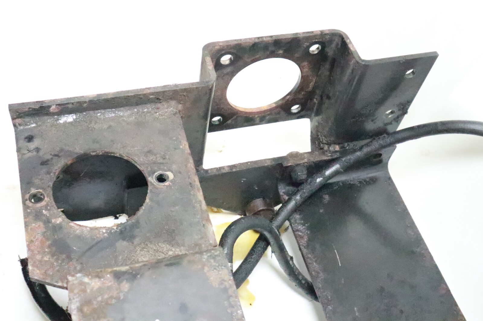 John Deere 727 ZTRAK HYDROSTATIC MOTOR PUMP PUMPS MOUNT BRACKET FRAME - Image 10