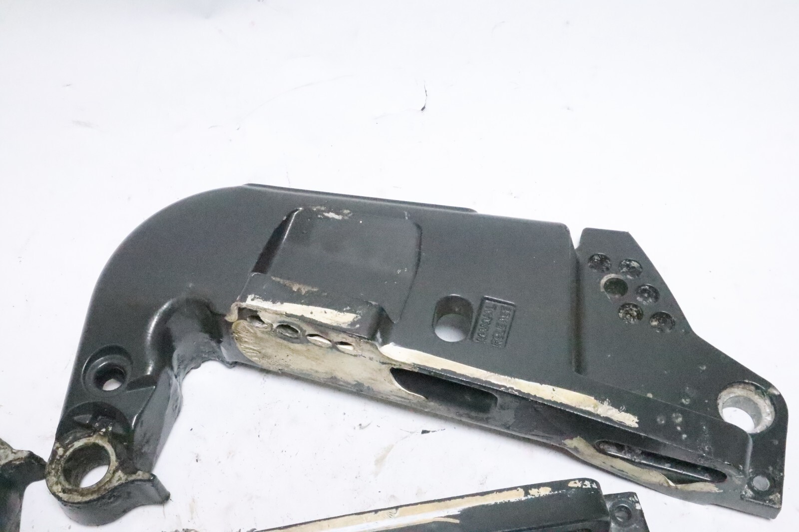 2017 Evinrude g2 Johnson 150 hp Transom Bracket 358408 351922 - Image 5