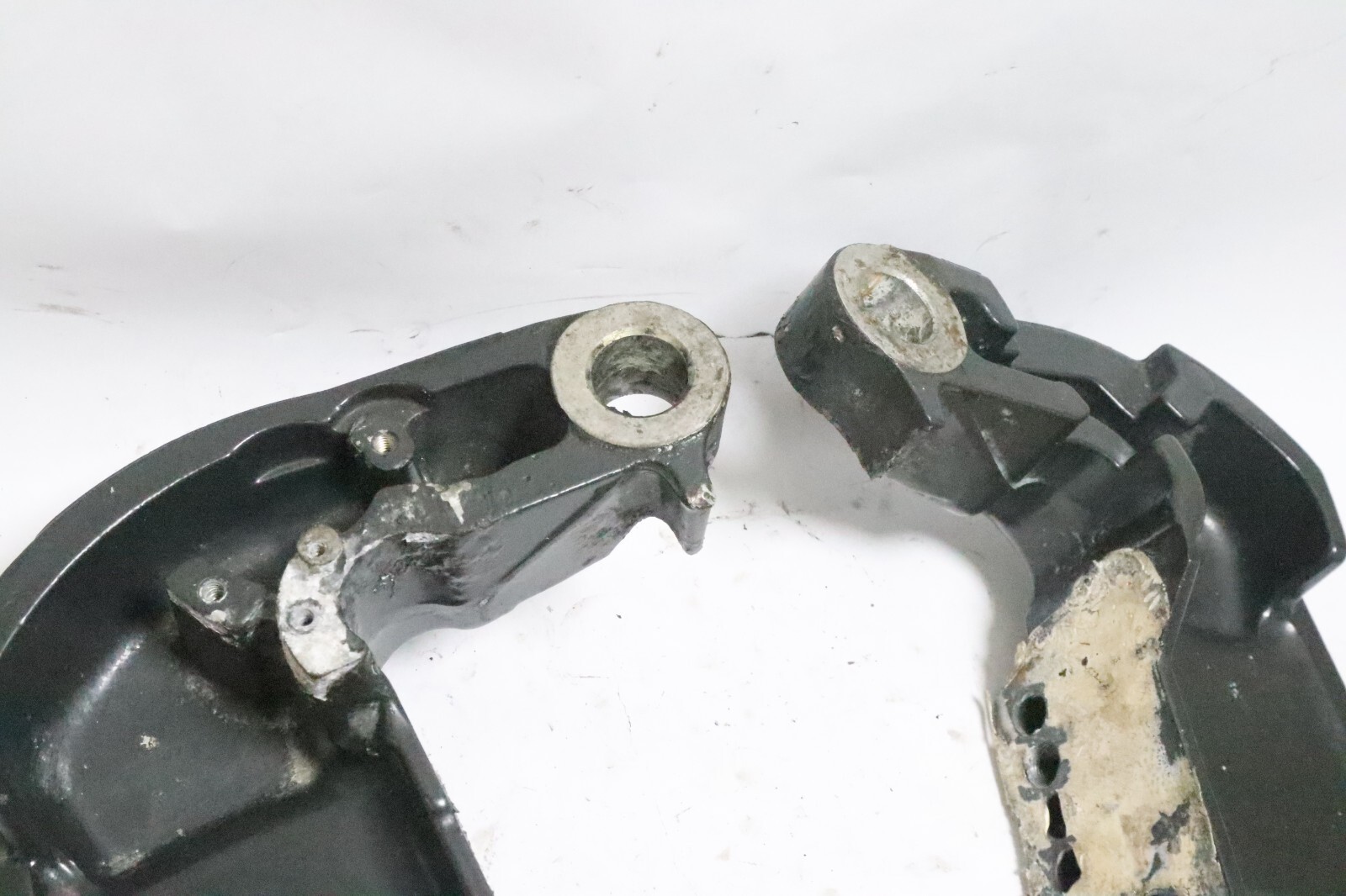 2017 Evinrude g2 Johnson 150 hp Transom Bracket 358408 351922 - Image 12