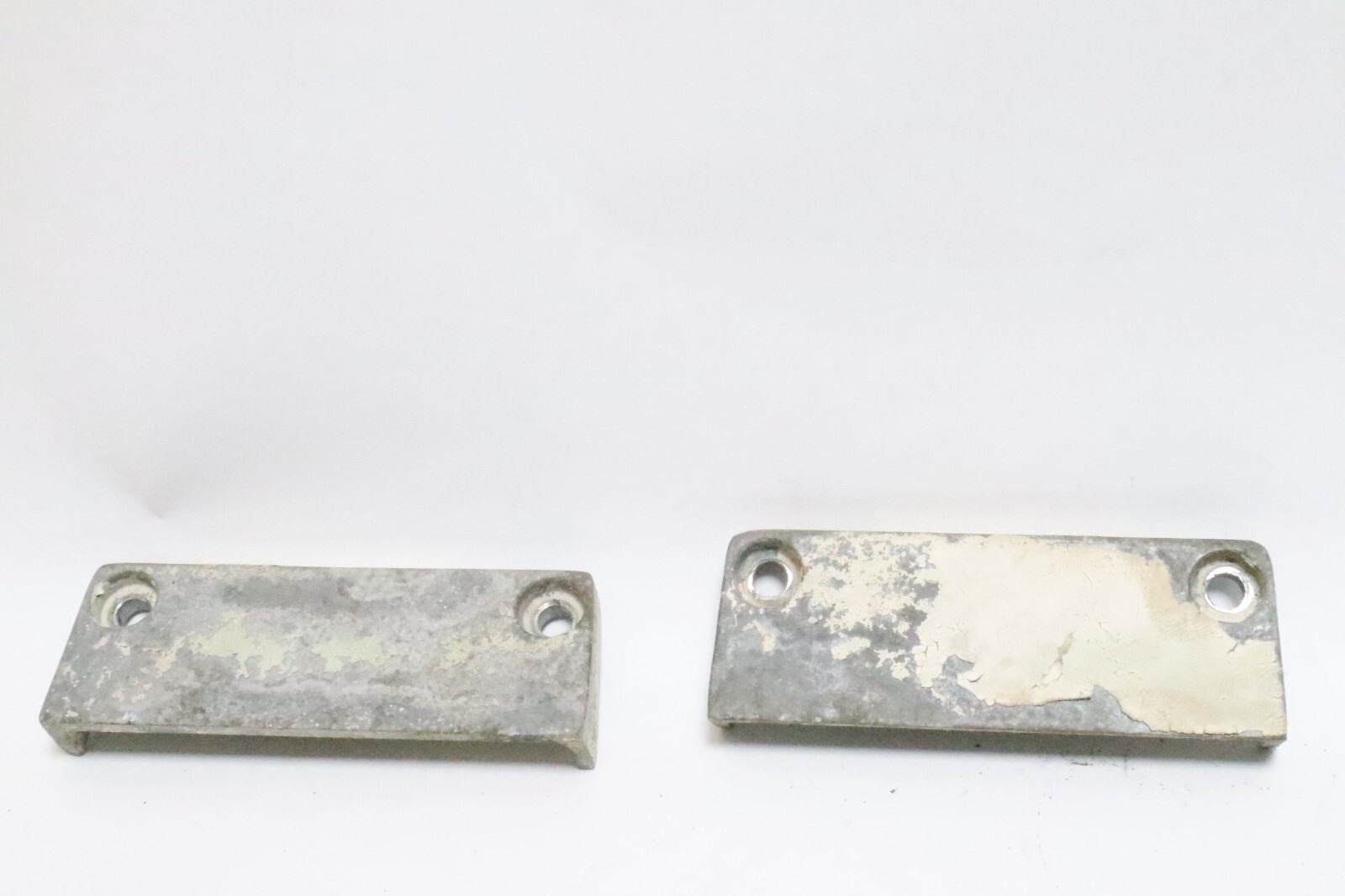 OEM JOHNSON 40 50 55 60 HP OUTBOARD MOTOR ENGINE MOUNTING SIDE COVER PAIR USED