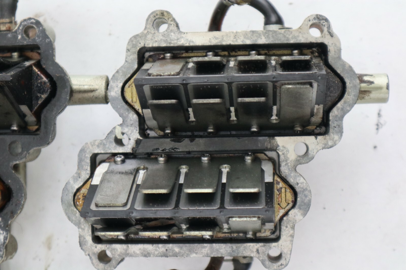 Suzuki DT200 DT 200 HP Inlet INTAKE Manifold Assembly REED VALVES REEDS CAGE - Image 9