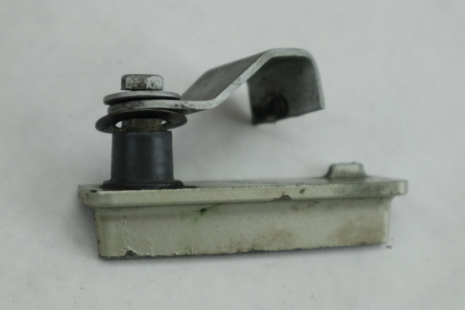 Suzuki DT200 DT 200 150 hp outboard COWL FRONT LATCH ASSEMBLY - Image 2