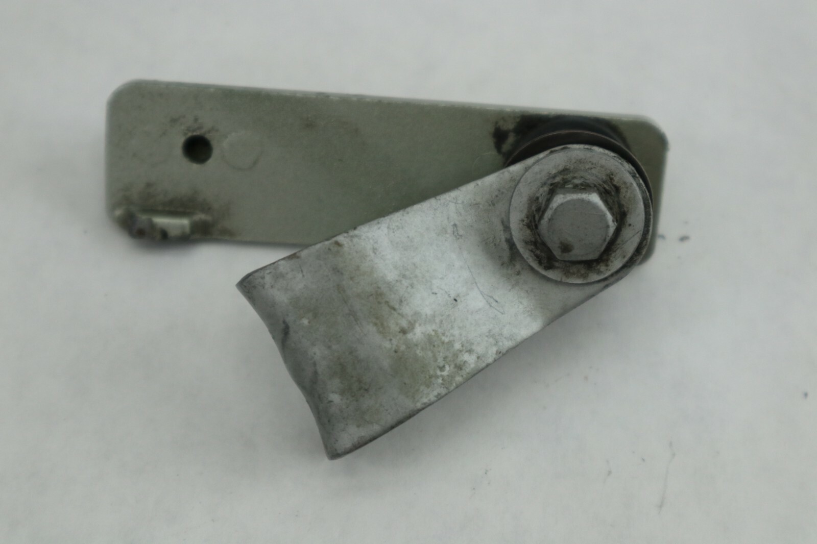 Suzuki DT200 DT 200 150 hp outboard COWL FRONT LATCH ASSEMBLY - Image 3