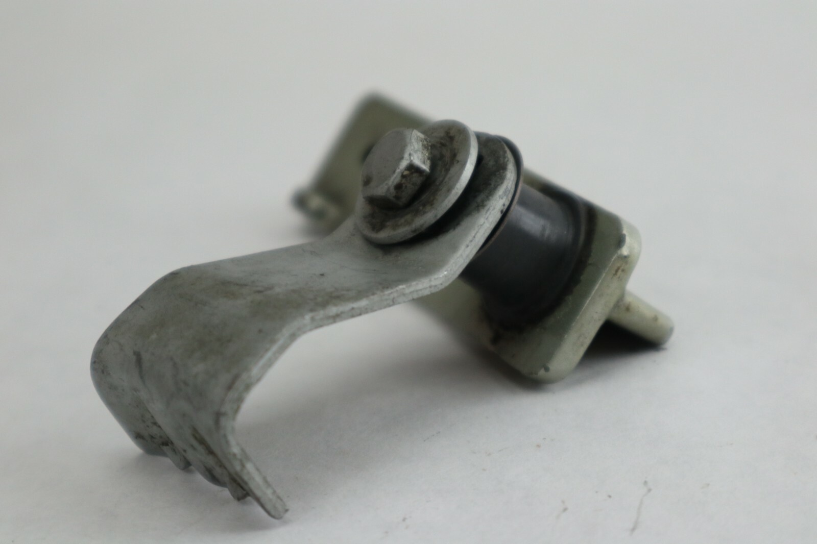 Suzuki DT200 DT 200 150 hp outboard COWL FRONT LATCH ASSEMBLY - Image 4