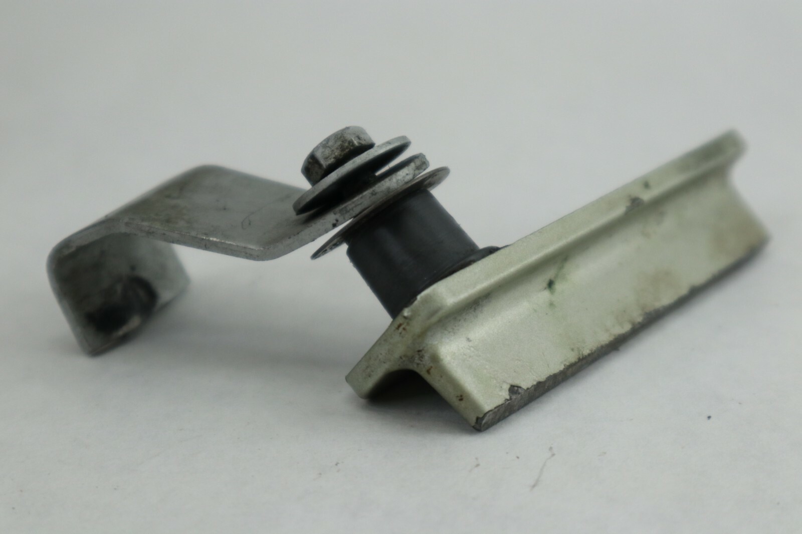 Suzuki DT200 DT 200 150 hp outboard COWL FRONT LATCH ASSEMBLY - Image 5