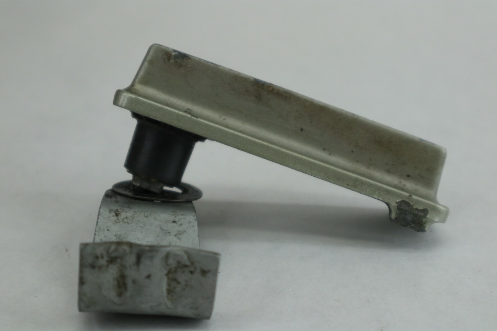 Suzuki DT200 DT 200 150 hp outboard COWL FRONT LATCH ASSEMBLY - Image 7
