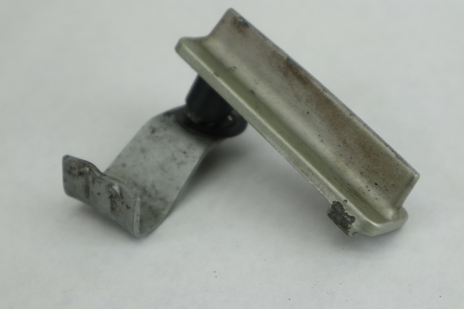 Suzuki DT200 DT 200 150 hp outboard COWL FRONT LATCH ASSEMBLY - Image 8