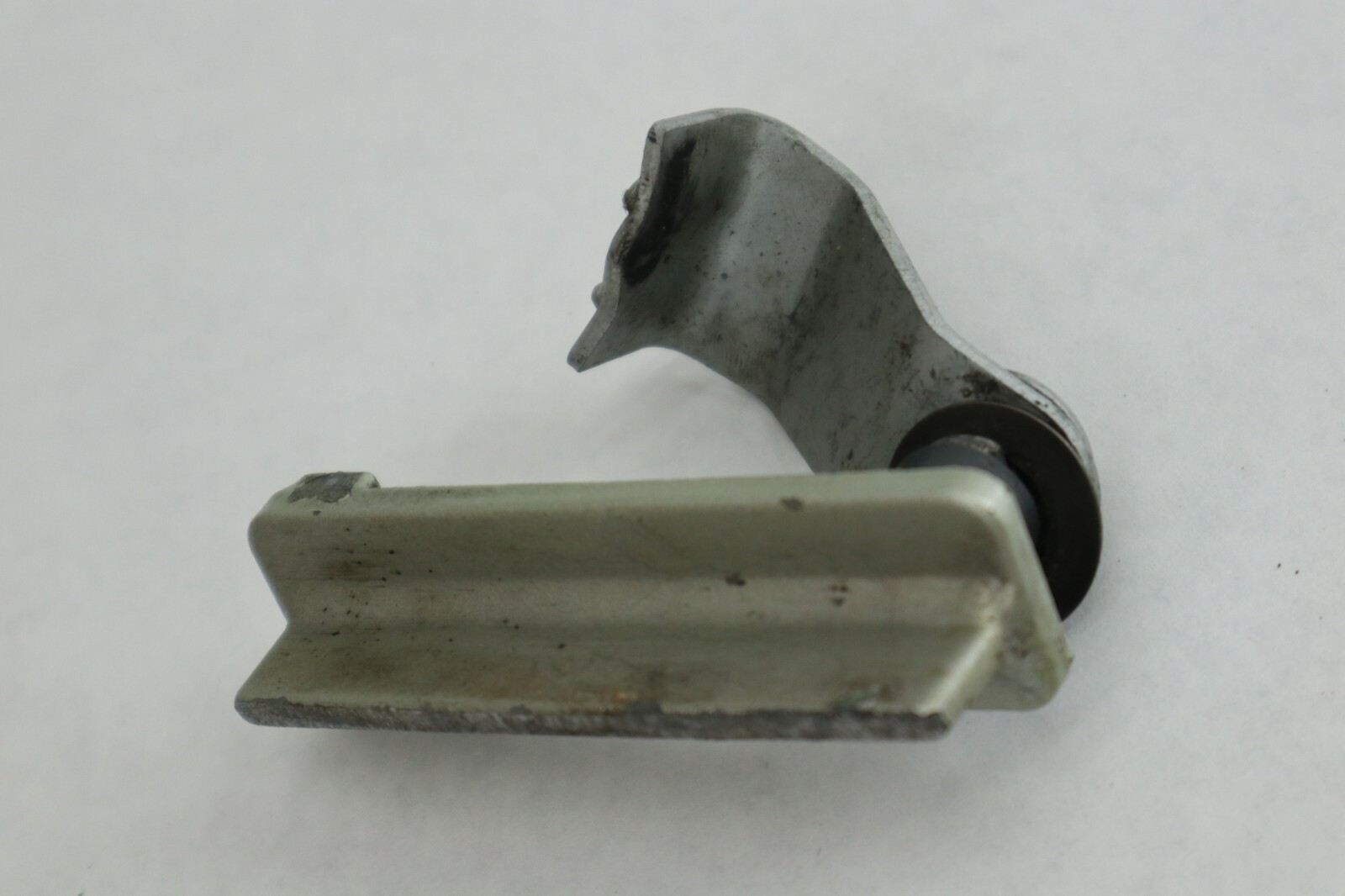 Suzuki DT200 DT 200 150 hp outboard COWL FRONT LATCH ASSEMBLY - Image 10