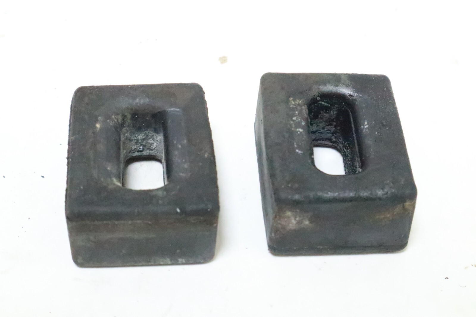 Johnson Evinrude OMC 554334 pair Exhaust Tube Bumper 303961 Retainer - Used
