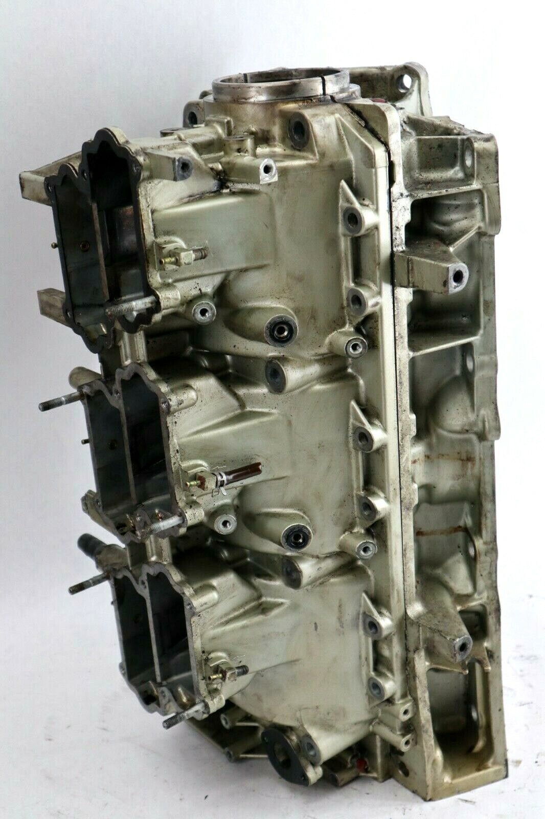 Suzuki DT200 200 hp outboard crankshaft block