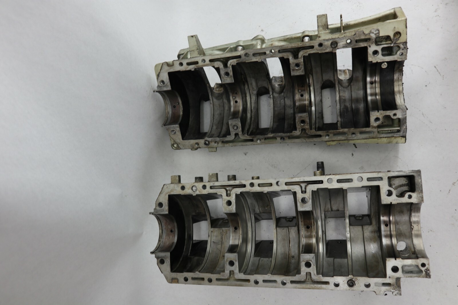 Suzuki DT200 200 hp outboard crankshaft block - Image 3