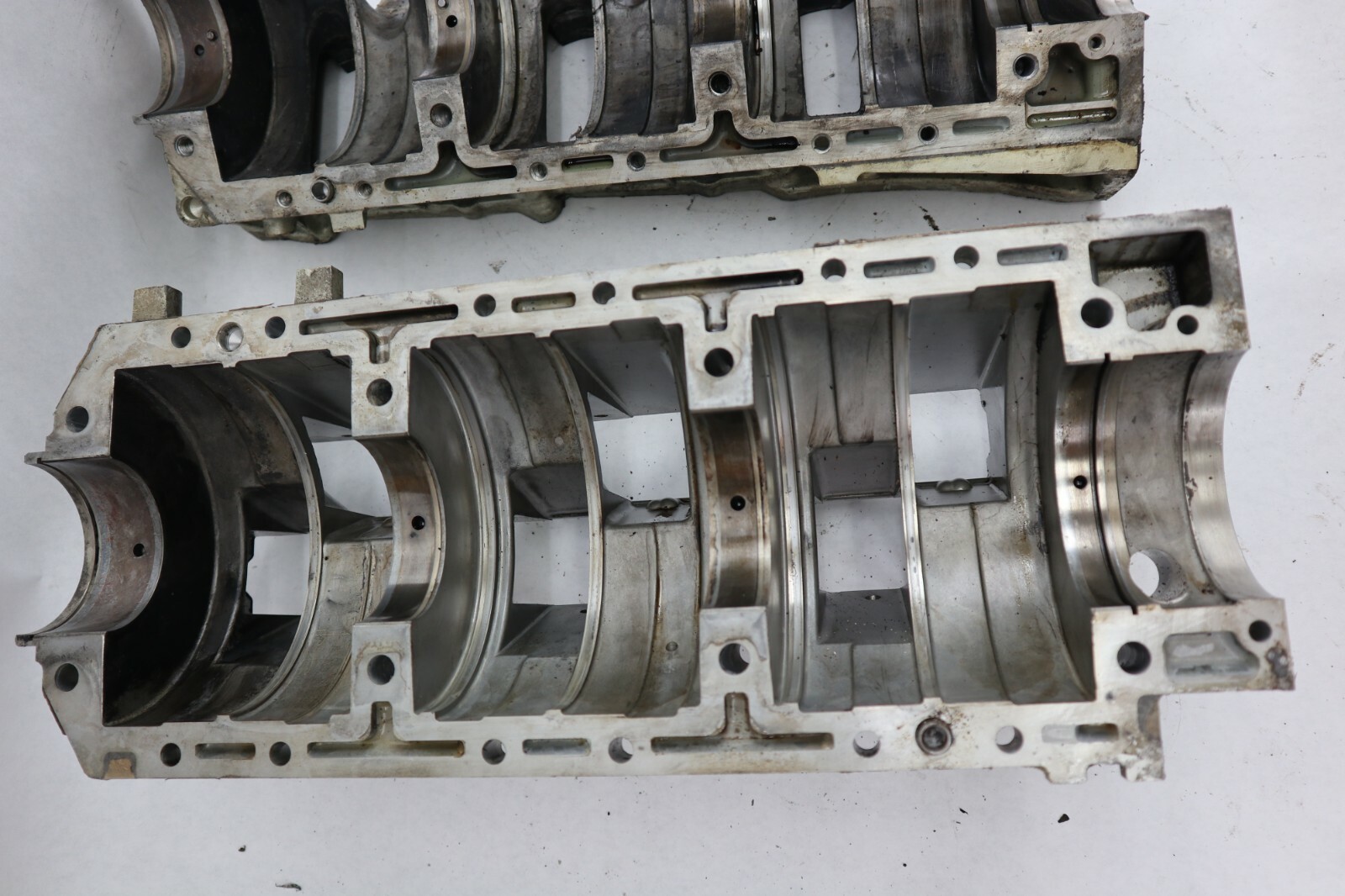 Suzuki DT200 200 hp outboard crankshaft block - Image 6