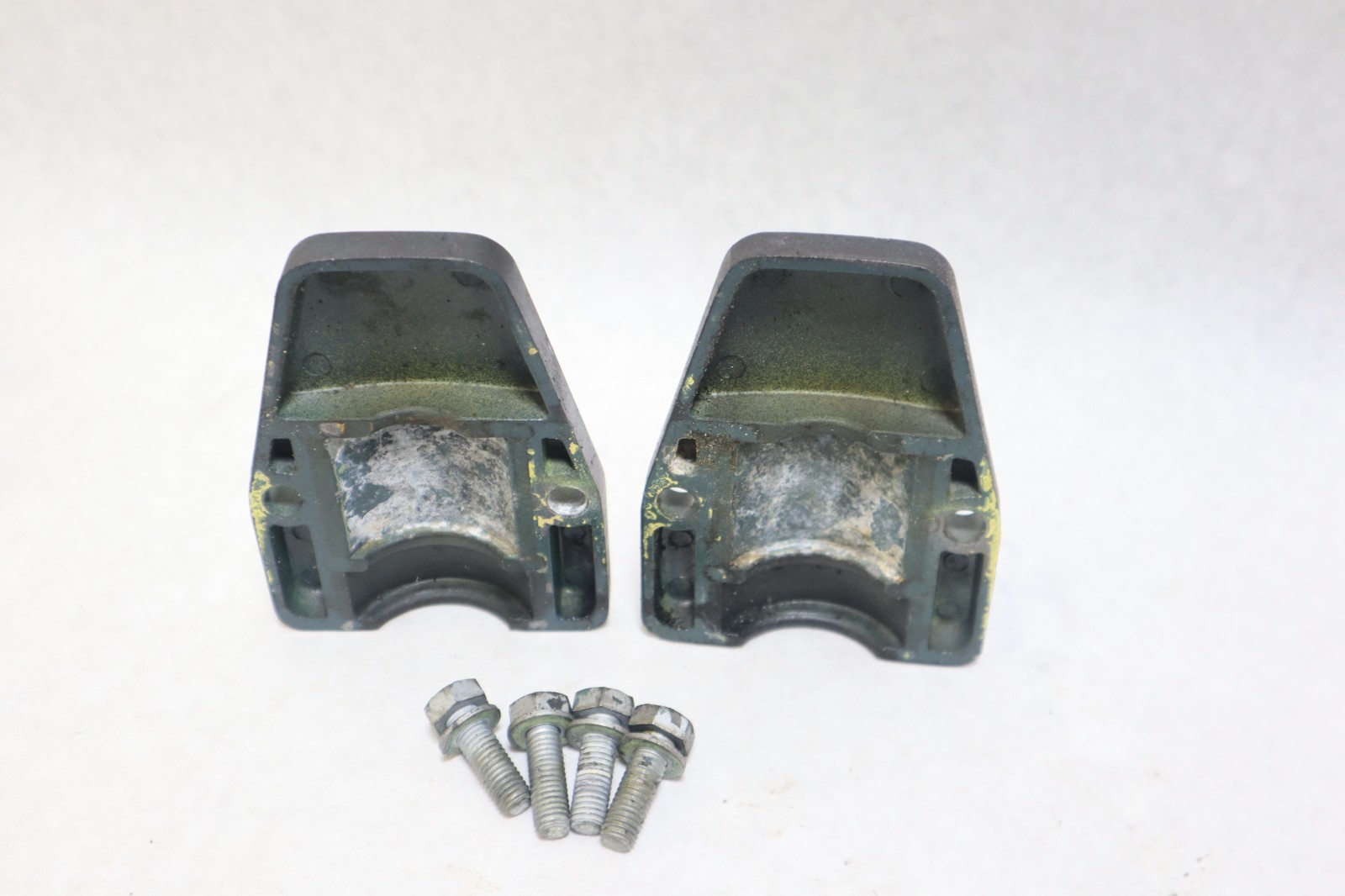 Tohatsu Nissan 90-140 hp CAP LOWER MOUNT 3B7S613420 2 Stroke - Image 6