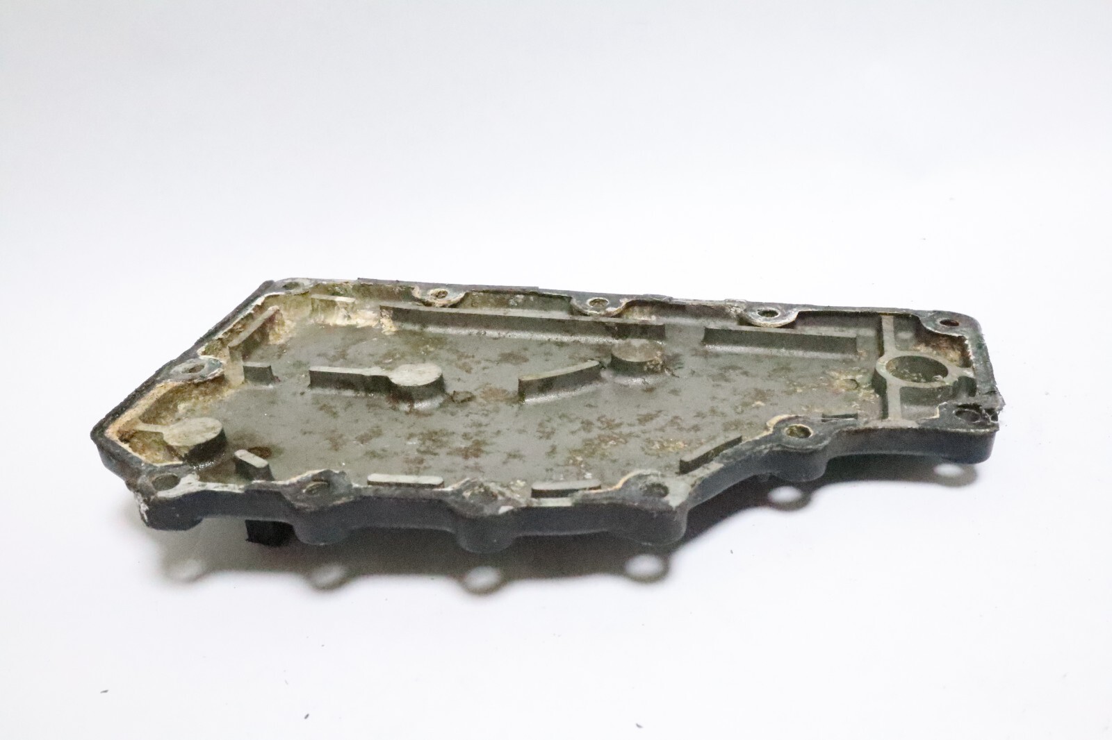 325308 Johnson Evinrude 40 - 60 HP Exhaust Water Passage Cover OMC 1980-1988 - Image 10