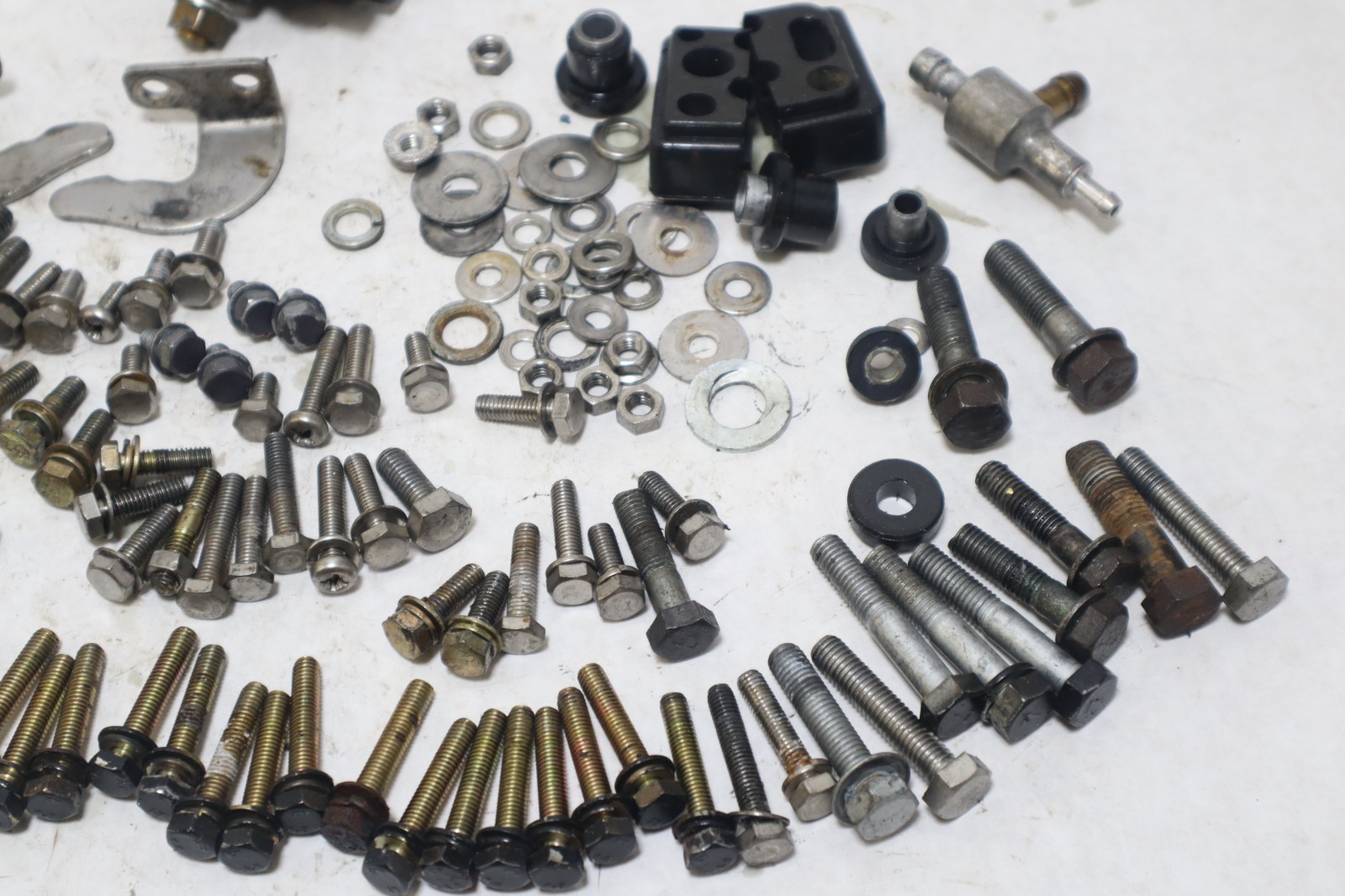 96-04 TOHATSU NISSAN 140 ns140a2 mixed bolts hardware - Image 4