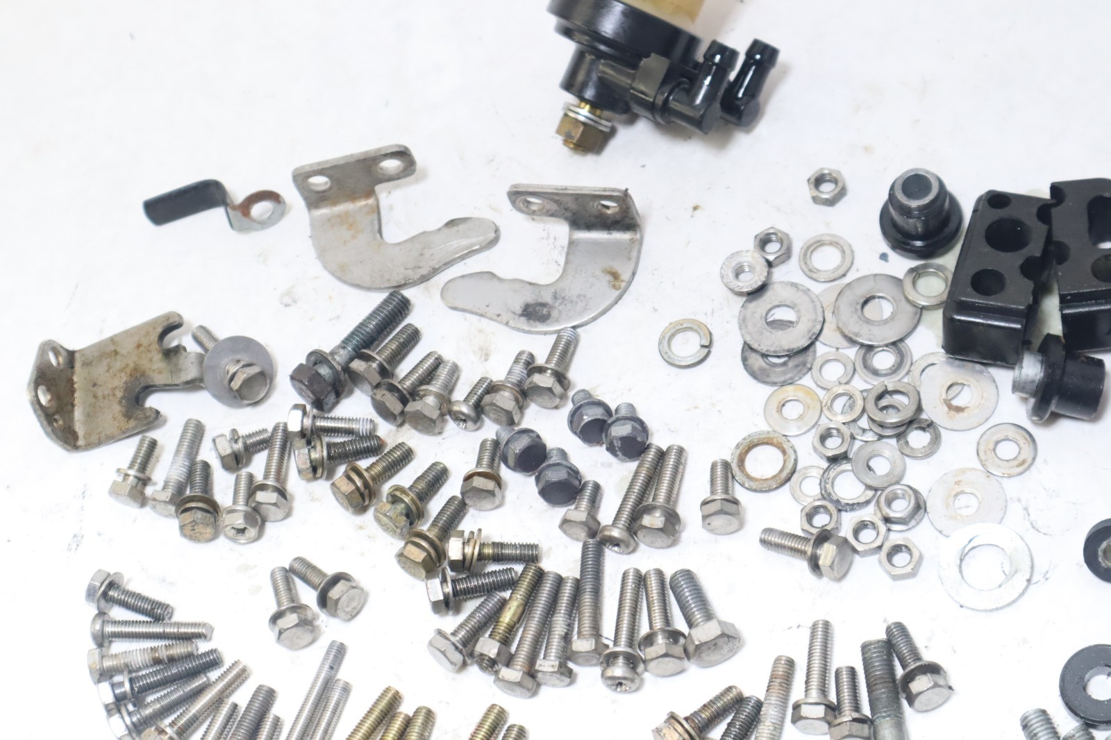 96-04 TOHATSU NISSAN 140 ns140a2 mixed bolts hardware - Image 9