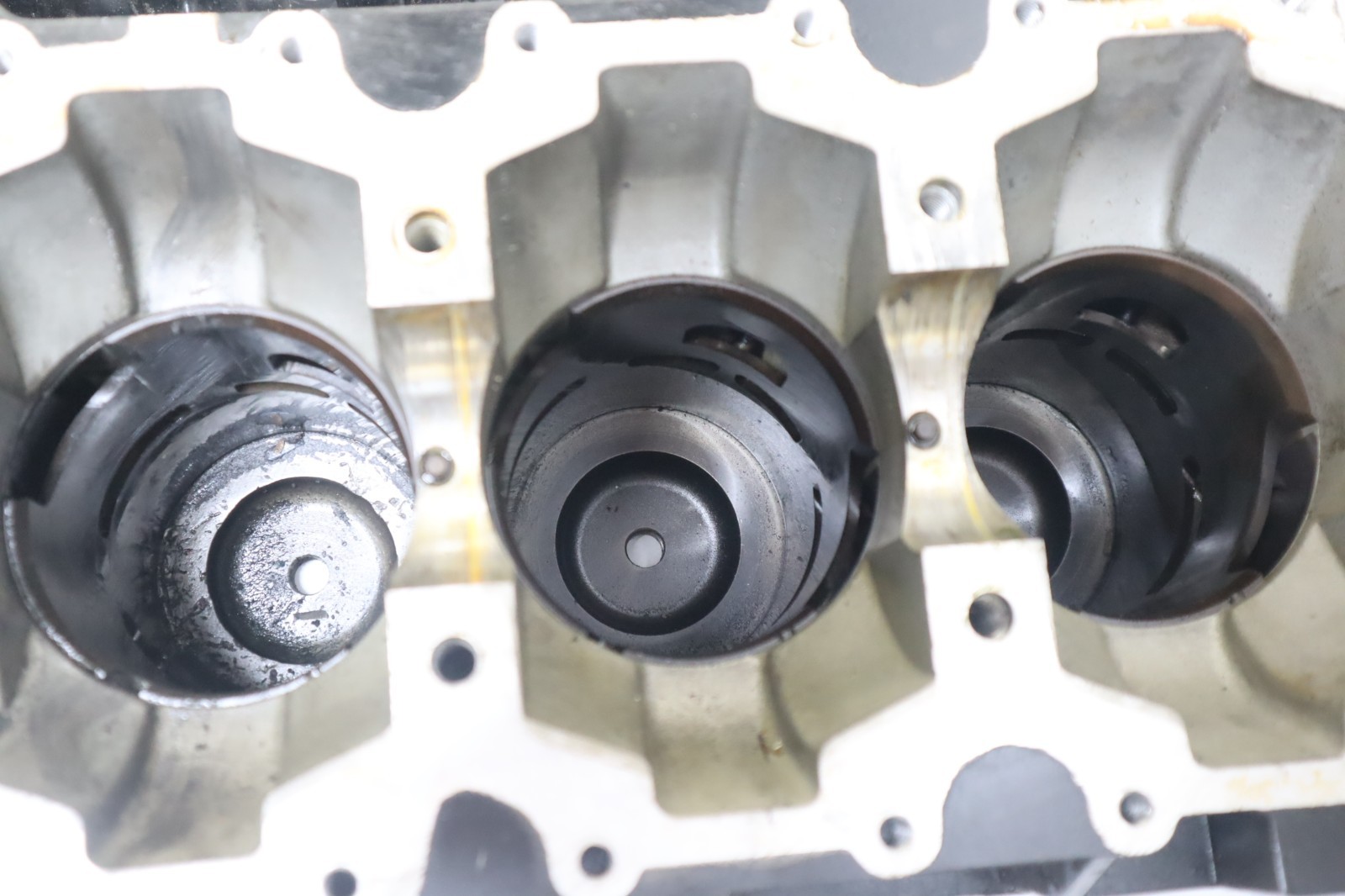 MERCURY MARINE 75HP CYLINDER BLOCK ASSY 8947A55, 876-8947A55 *READ NOTES* - Image 7