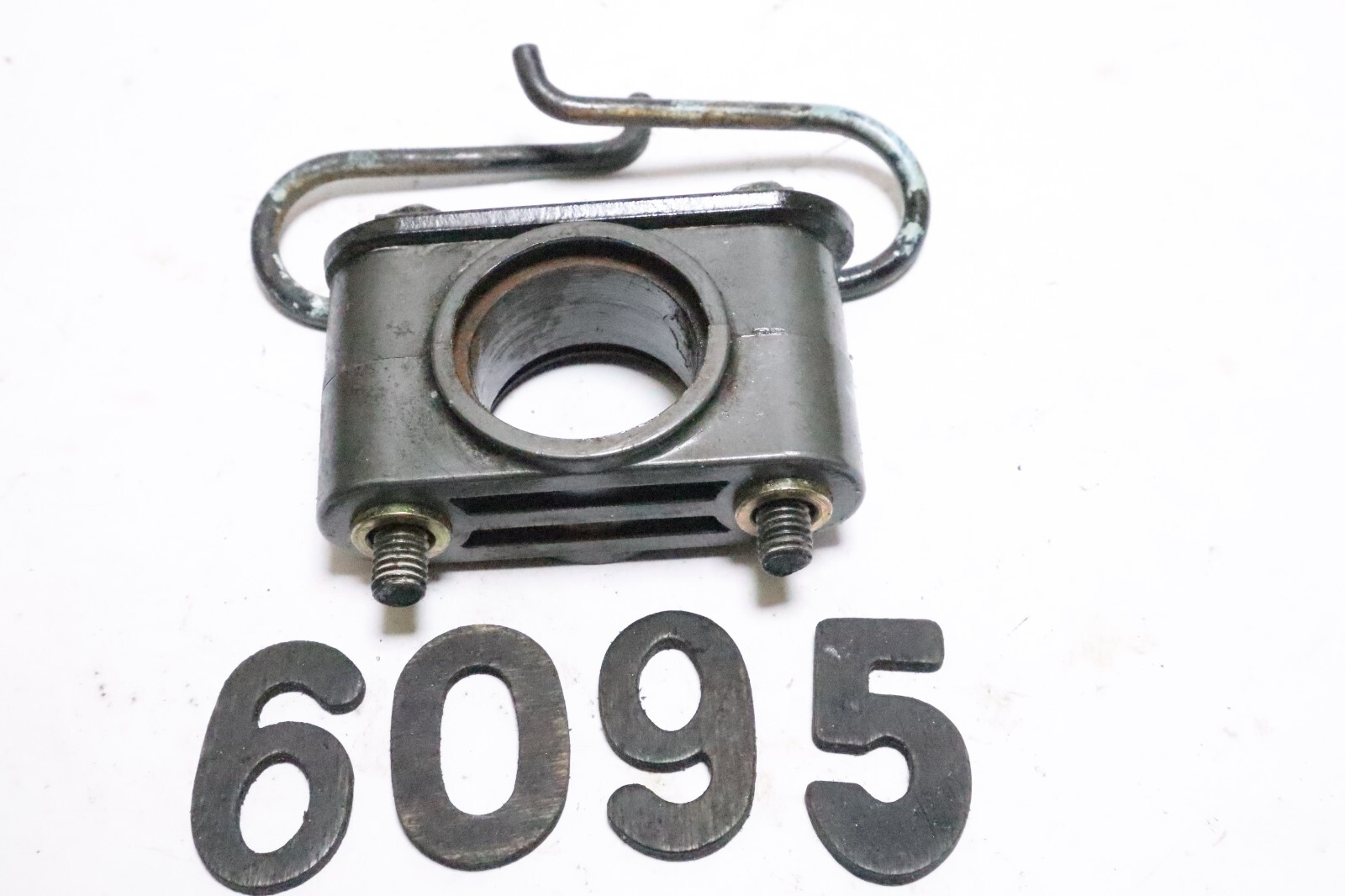 2000 2001 Yamaha big bear 400 Steering Stem Clam Mount 1UY-23812-00-00 - Image 2