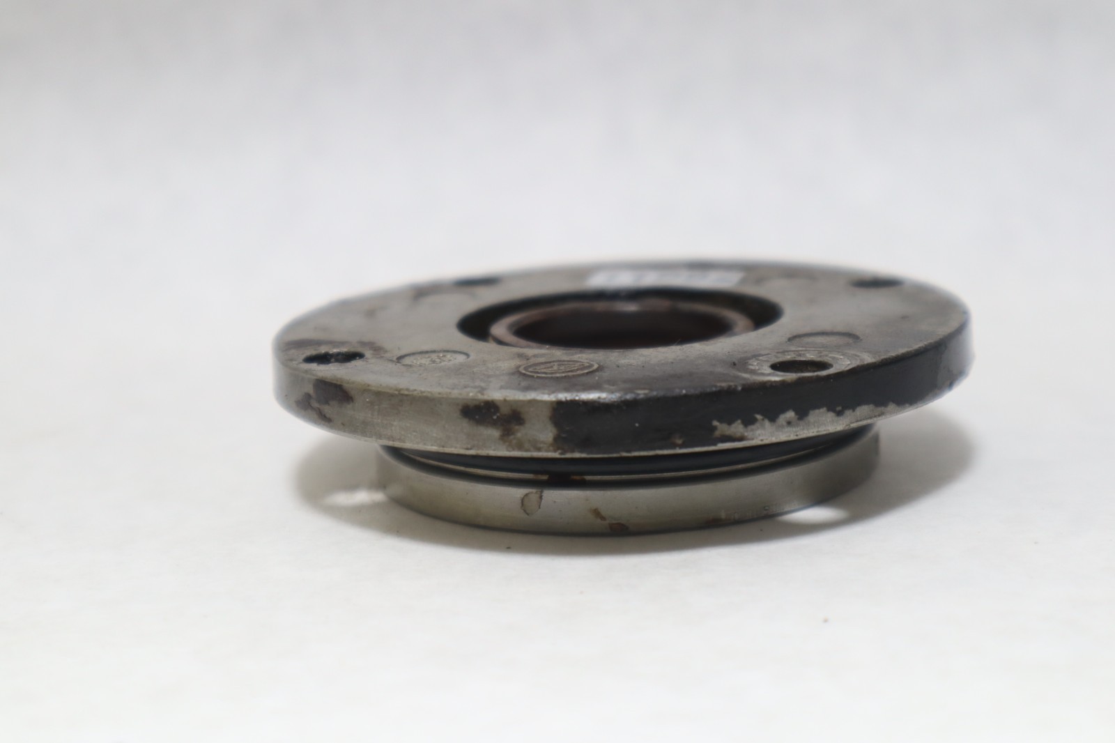 Crankcase Head Assembly from 1990 70HP Evinrude Part# 318527 / 395820 - Image 4