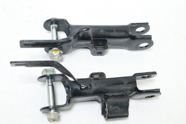 HONDA  ELITE OEM RIGHT AND LEFT PIVOT BRACKET 51311-GC8-000ZA  USED - Image 8