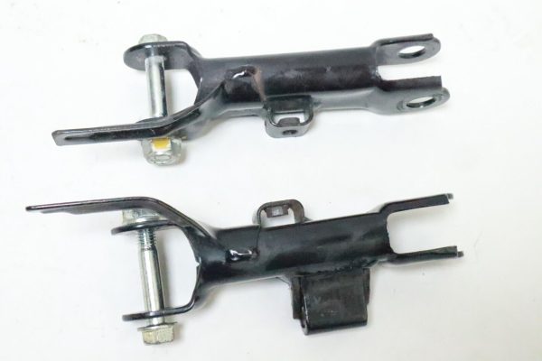 HONDA  ELITE OEM RIGHT AND LEFT PIVOT BRACKET 51311-GC8-000ZA  USED - Image 9
