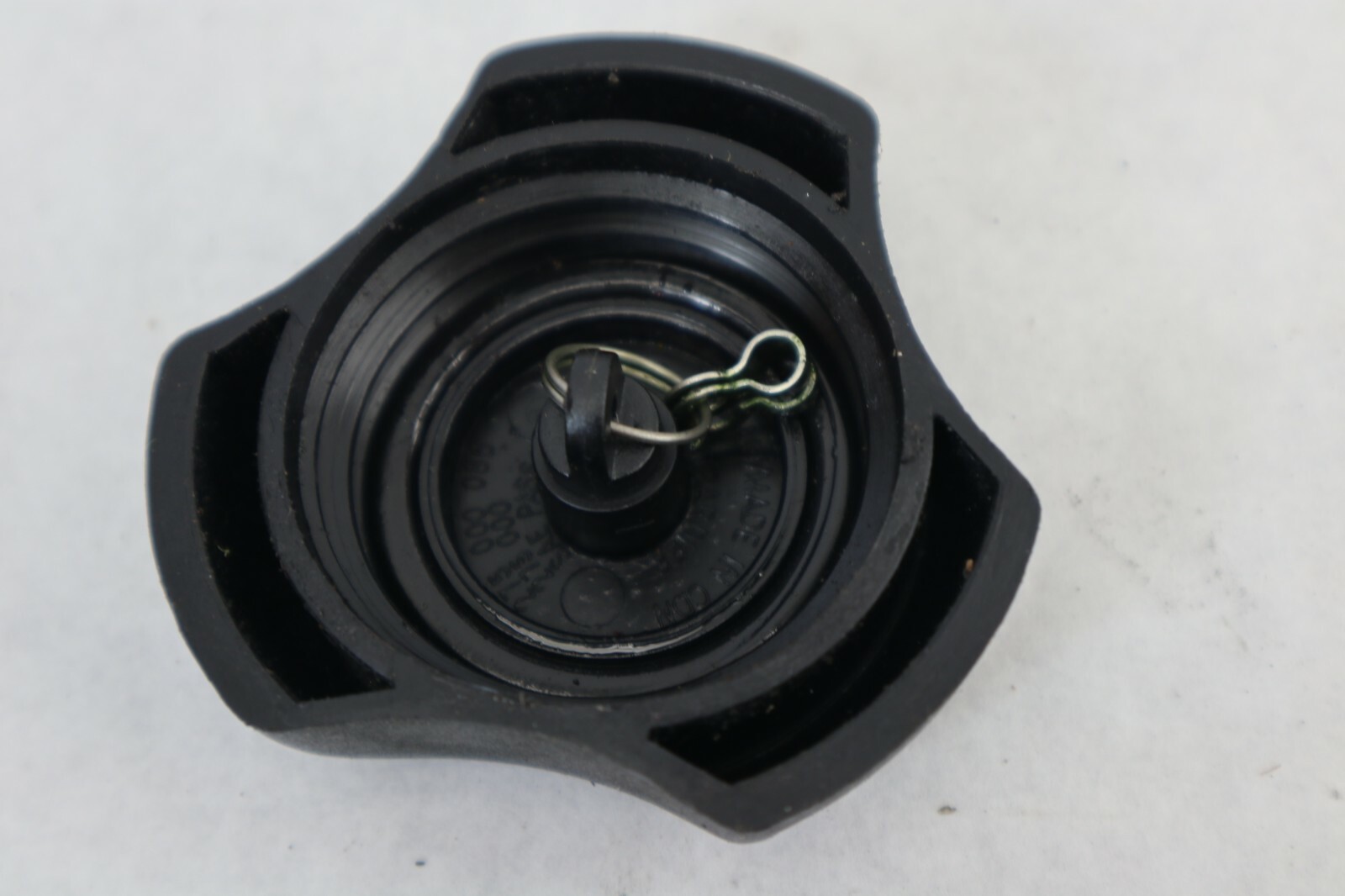 2001 01 SEADOO GTX DI JETSKI OIL CAP - Image 5