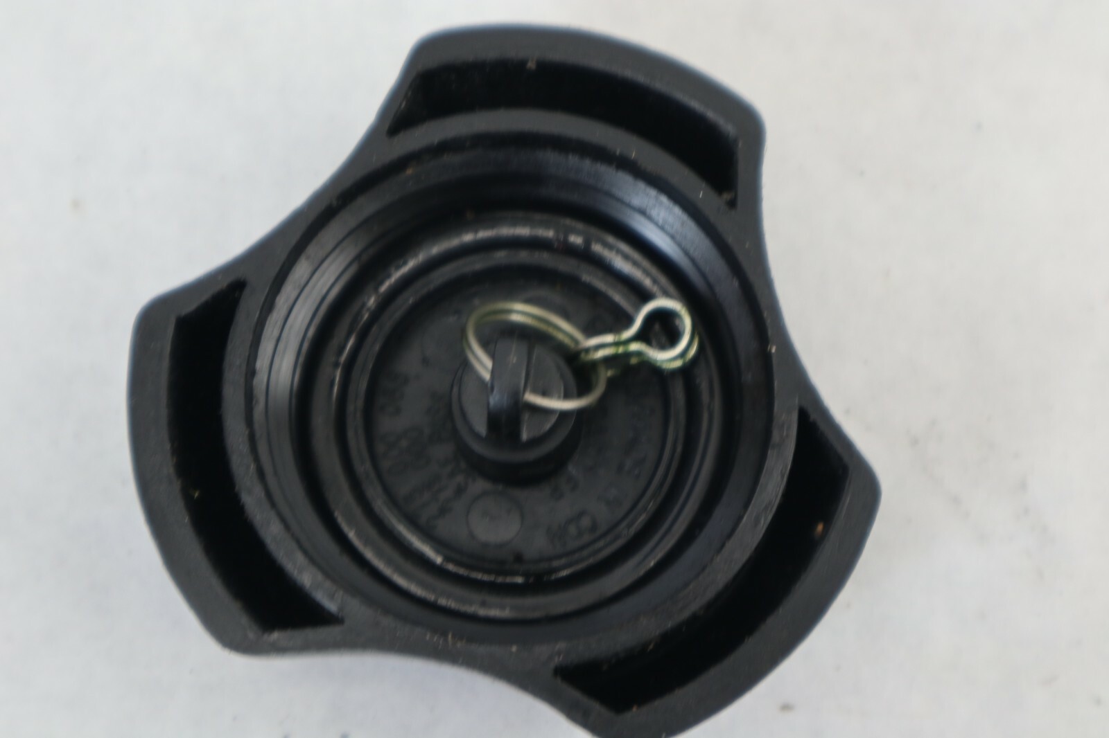 2001 01 SEADOO GTX DI JETSKI OIL CAP - Image 6