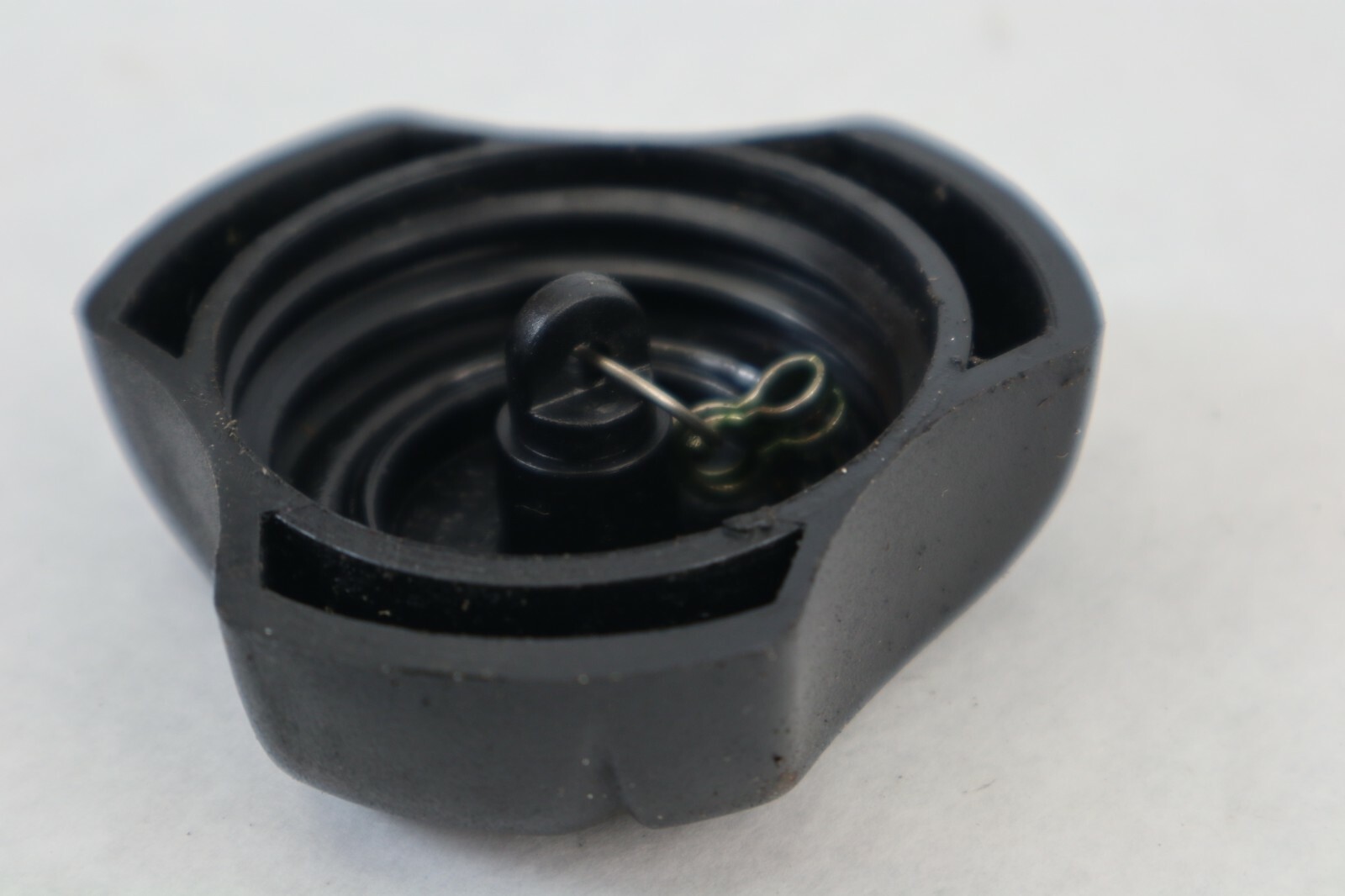 2001 01 SEADOO GTX DI JETSKI OIL CAP - Image 7