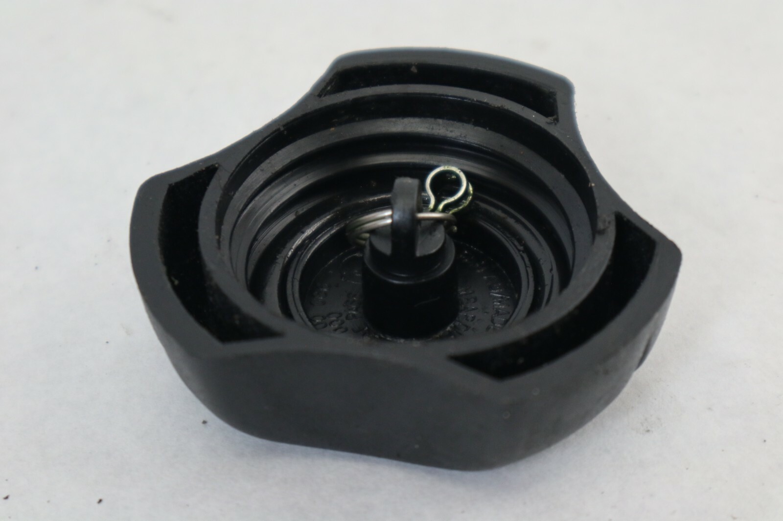 2001 01 SEADOO GTX DI JETSKI OIL CAP - Image 8