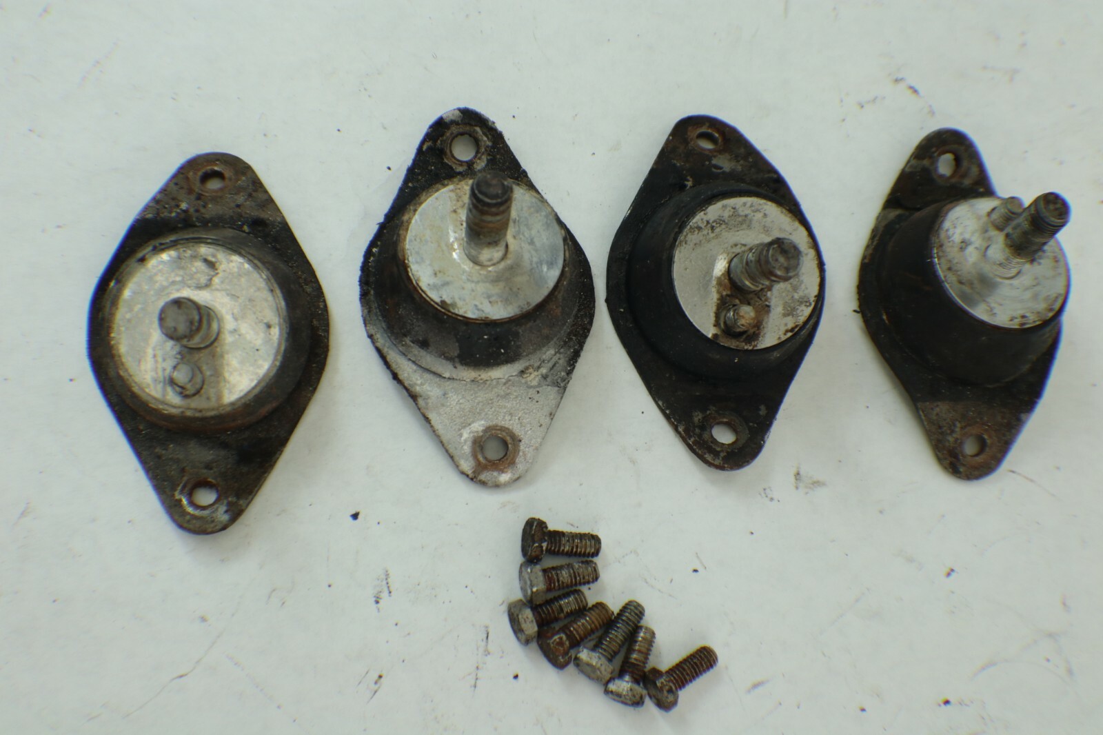 OEM Polaris Motor Mount Set Angled 3021254 3110055 700 780 900 1050 1200