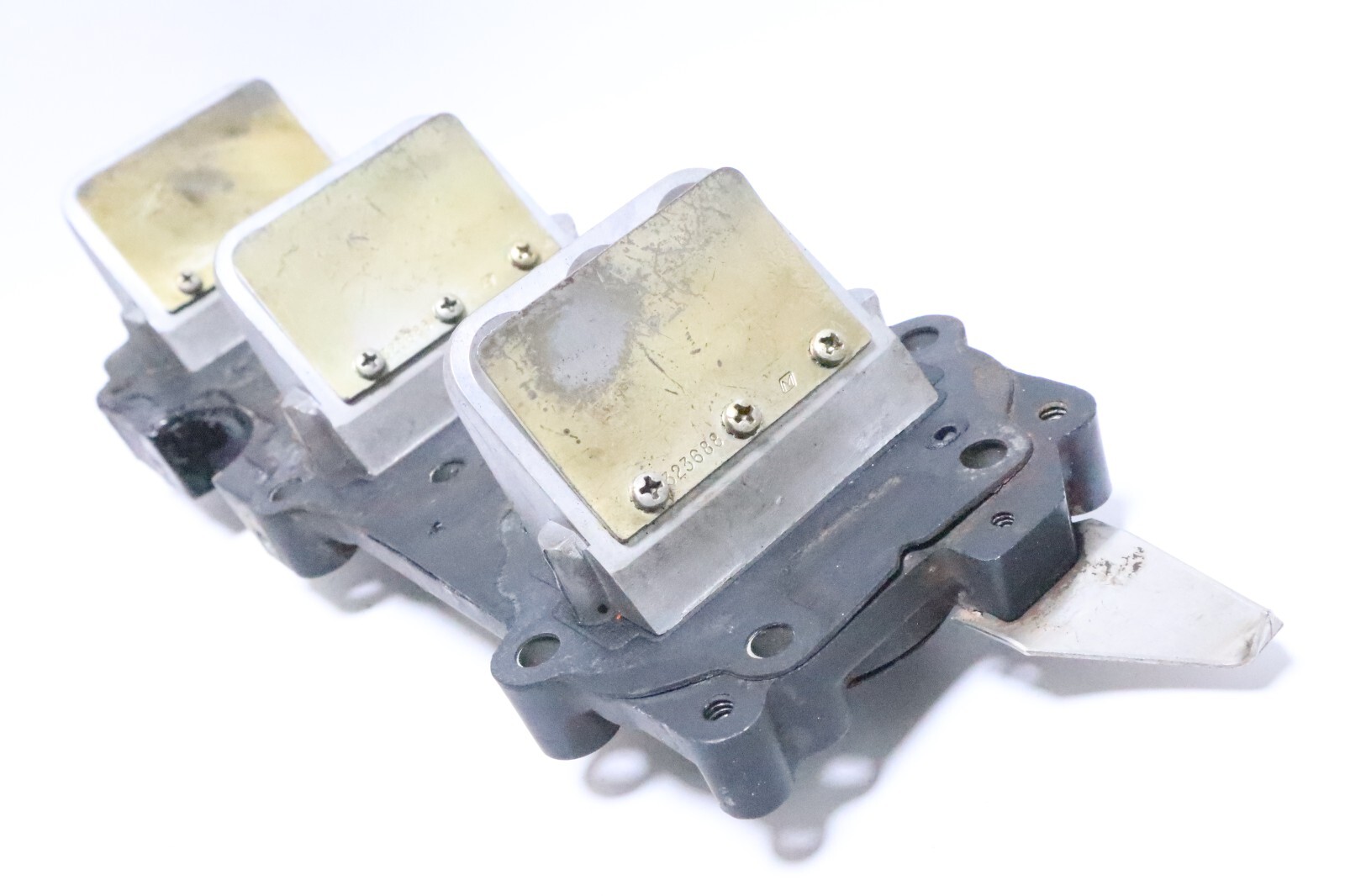 OMC Intake Manifold Reed Valve Plate 0389395 Johnson Evinrude 60hp - 75hp - Image 10