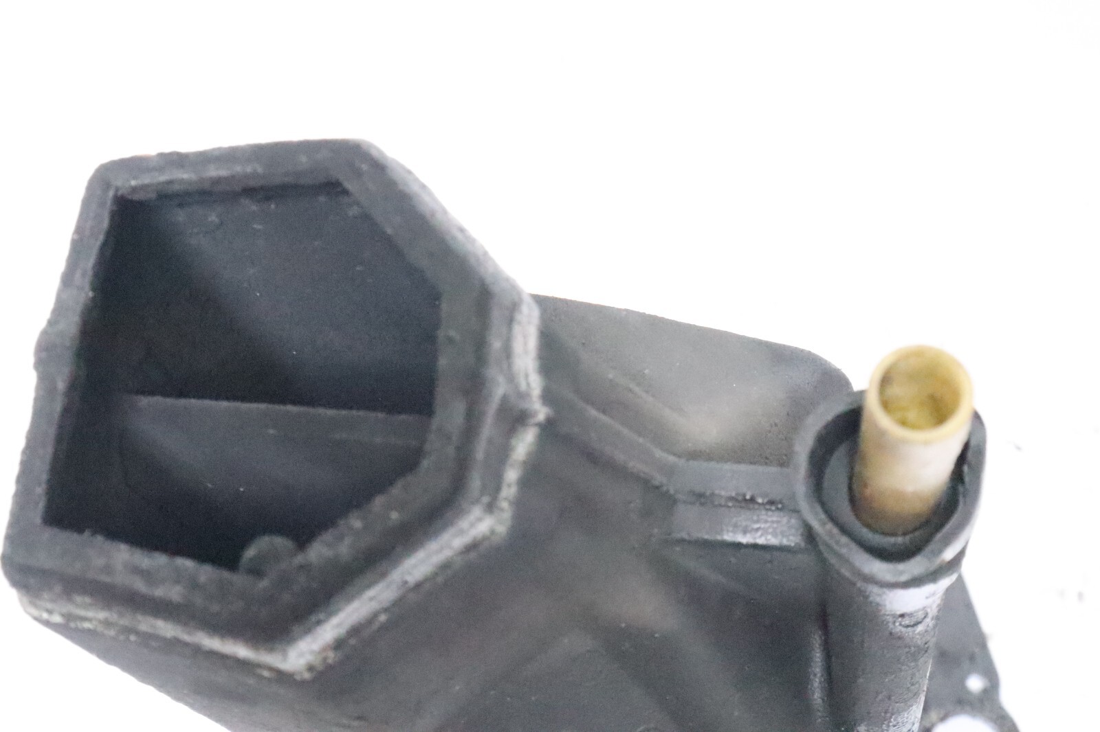 Evinrude 115 HP 2 Stroke Exhaust Housing PN 0344945 Fits 1998-2006 - Image 10