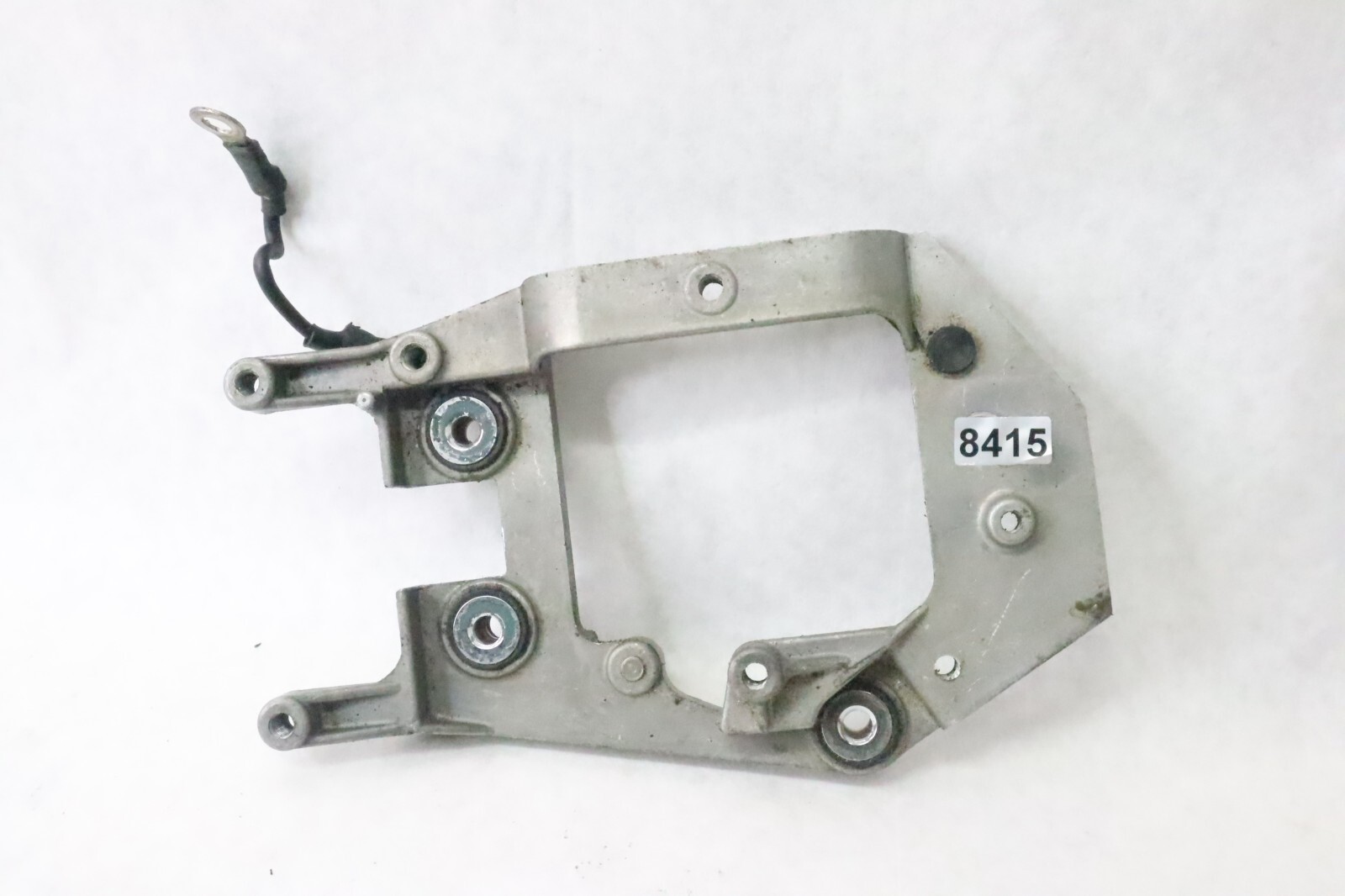 1990-1997 Yamaha 25hp 2 stroke outboard electronics bracket (695-85542-00-94) - Image 2