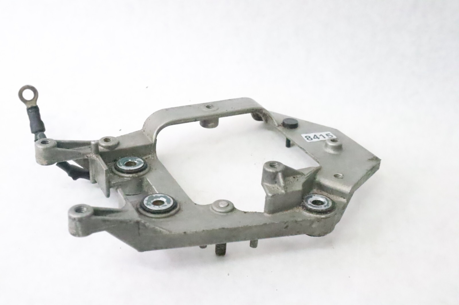 1990-1997 Yamaha 25hp 2 stroke outboard electronics bracket (695-85542-00-94) - Image 4