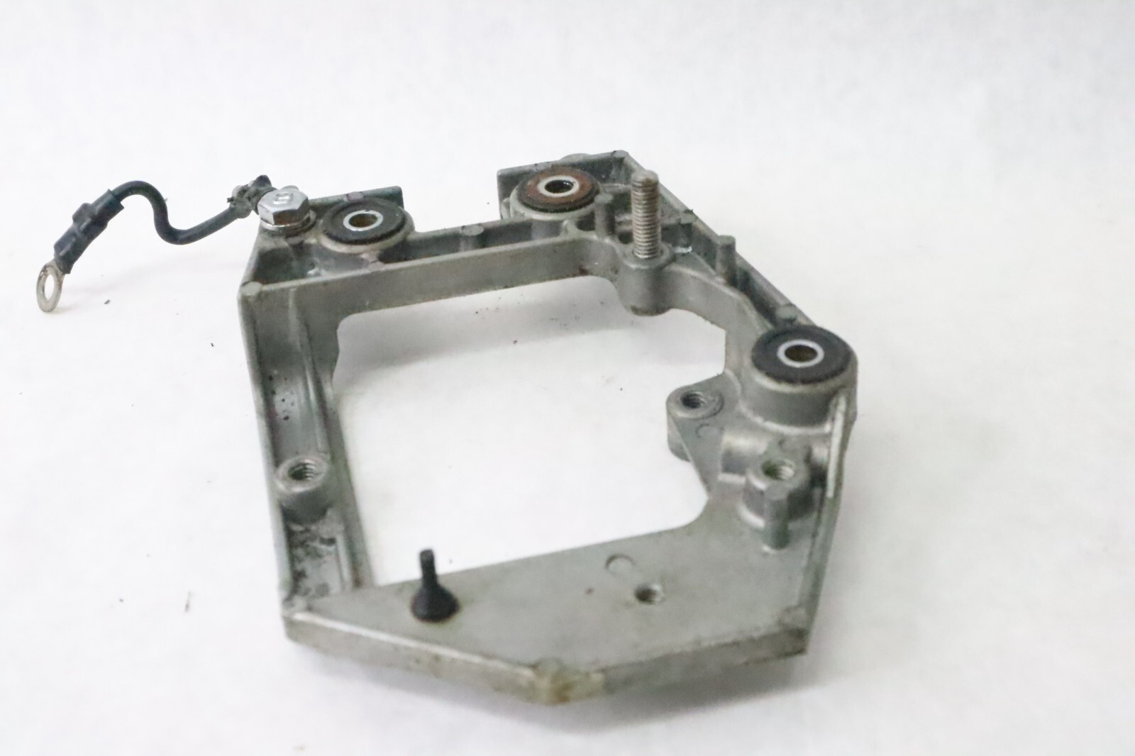 1990-1997 Yamaha 25hp 2 stroke outboard electronics bracket (695-85542-00-94) - Image 8