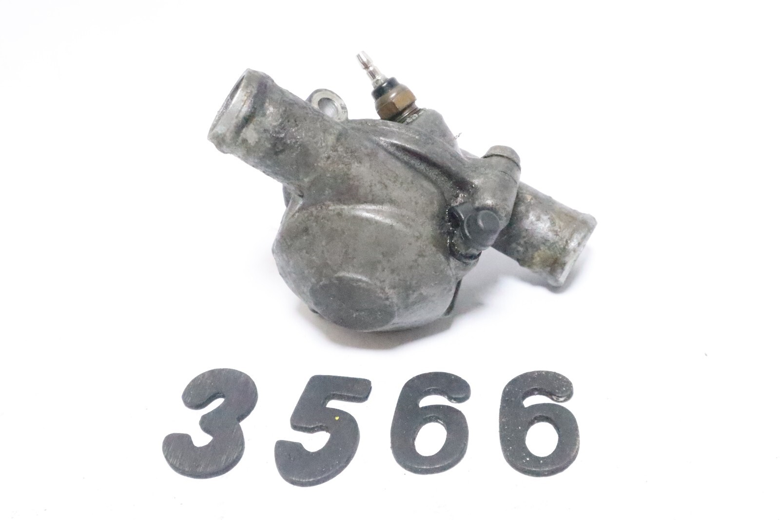 84 85 HONDA VF700 vf 1100 C THERMOSTAT HOUSING - Image 2