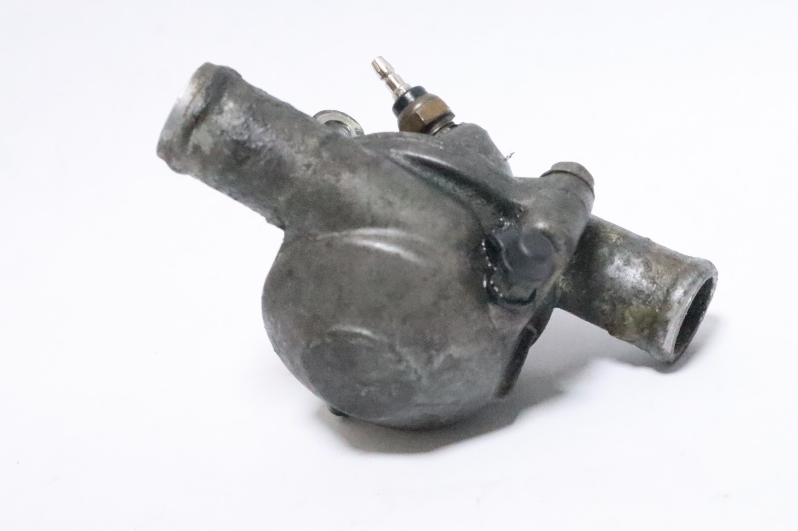 84 85 HONDA VF700 vf 1100 C THERMOSTAT HOUSING - Image 3